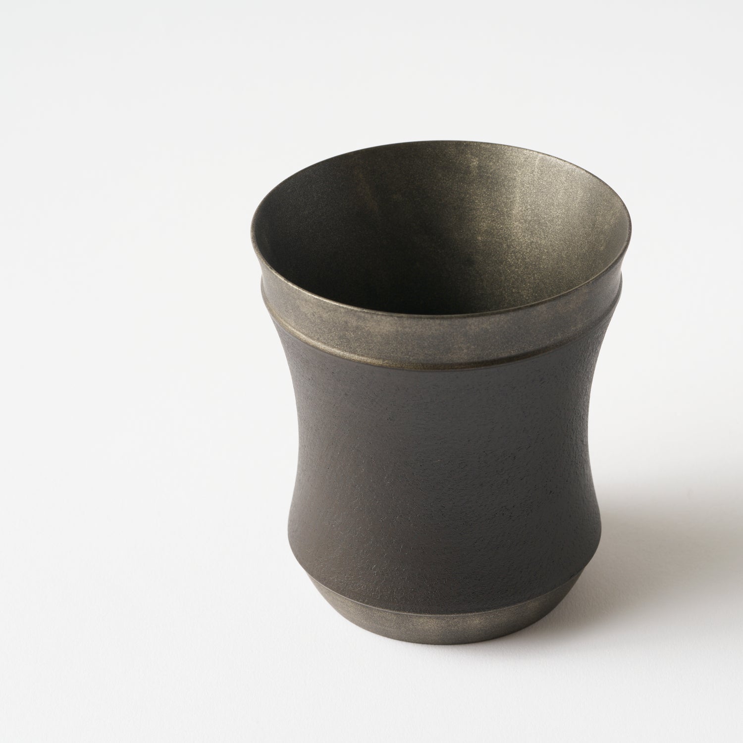 Tetsu-ji Cup (L) / Takao Togashi