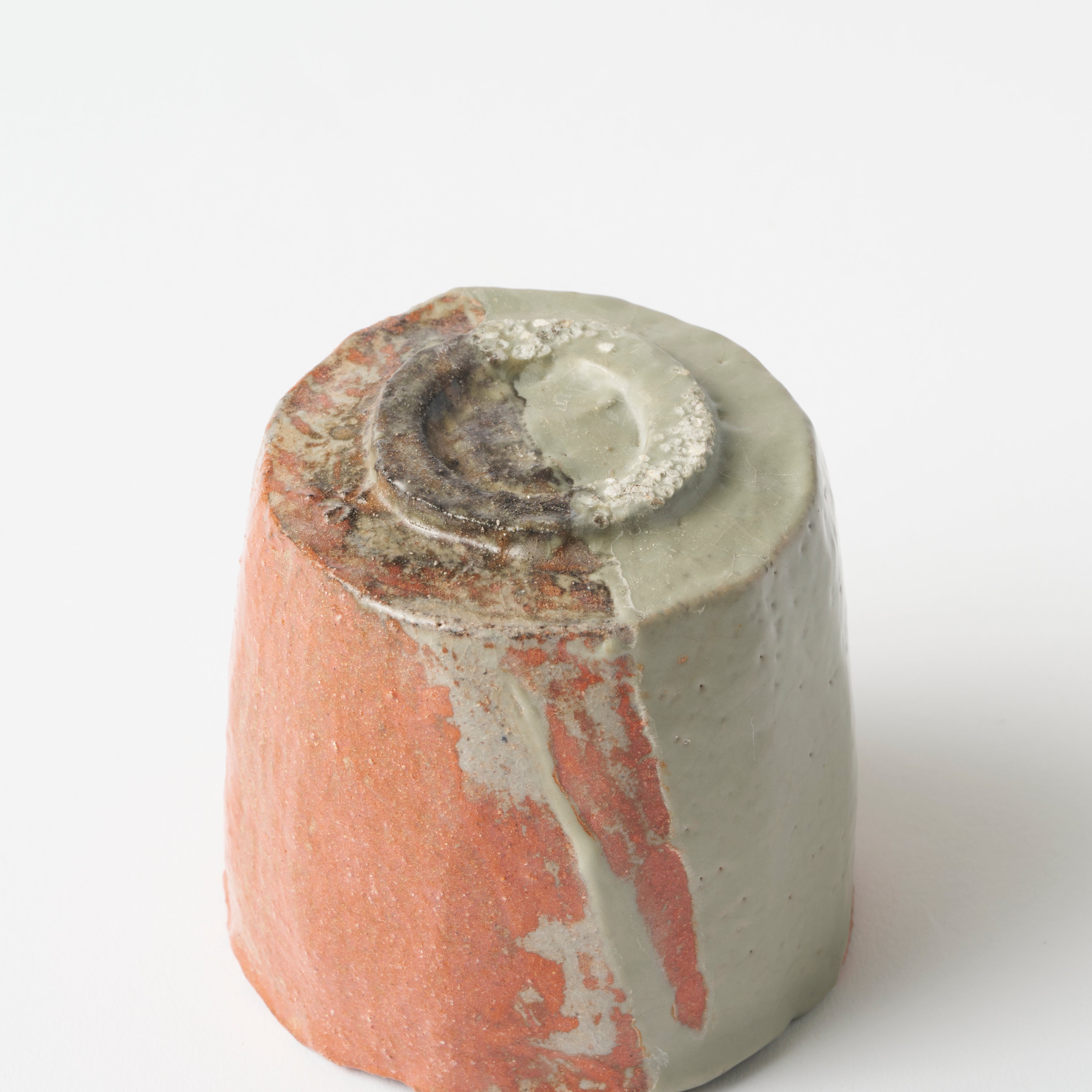 Katami-gawari Tea Bowl (Celadon & Red Raku) / Hideki Yanashita