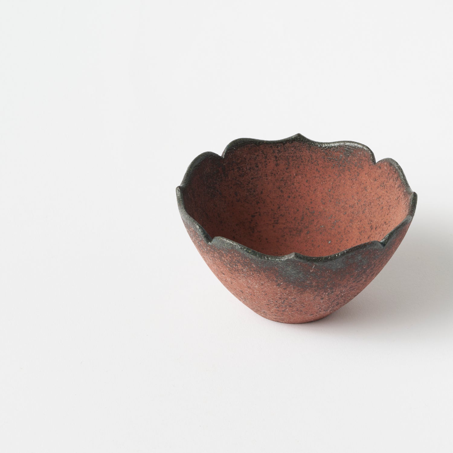 Chi no Utsuwa Flower-shaped Small Bowl (Vermillion) / Eiichi Shibuya