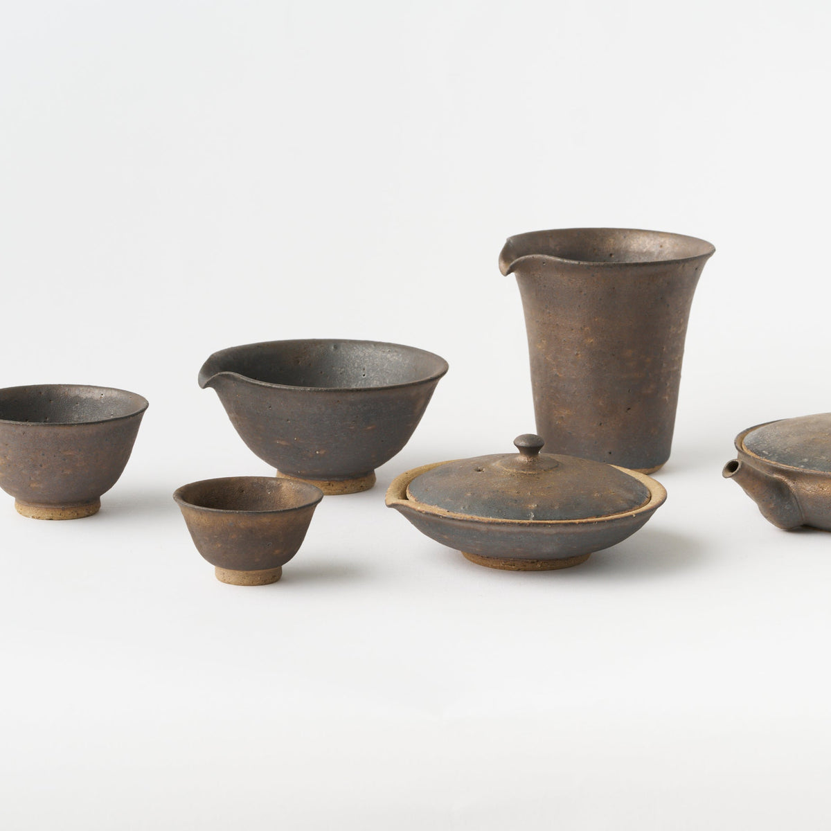 Water Cooler (Black with Gold) / Junzo Maekawa