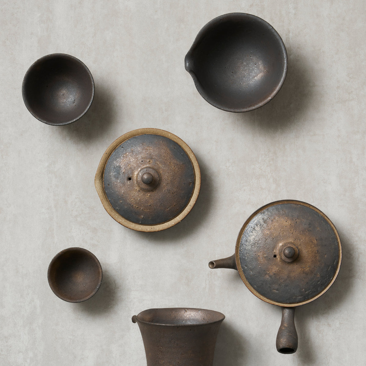 Water Cooler (Black with Gold) / Junzo Maekawa