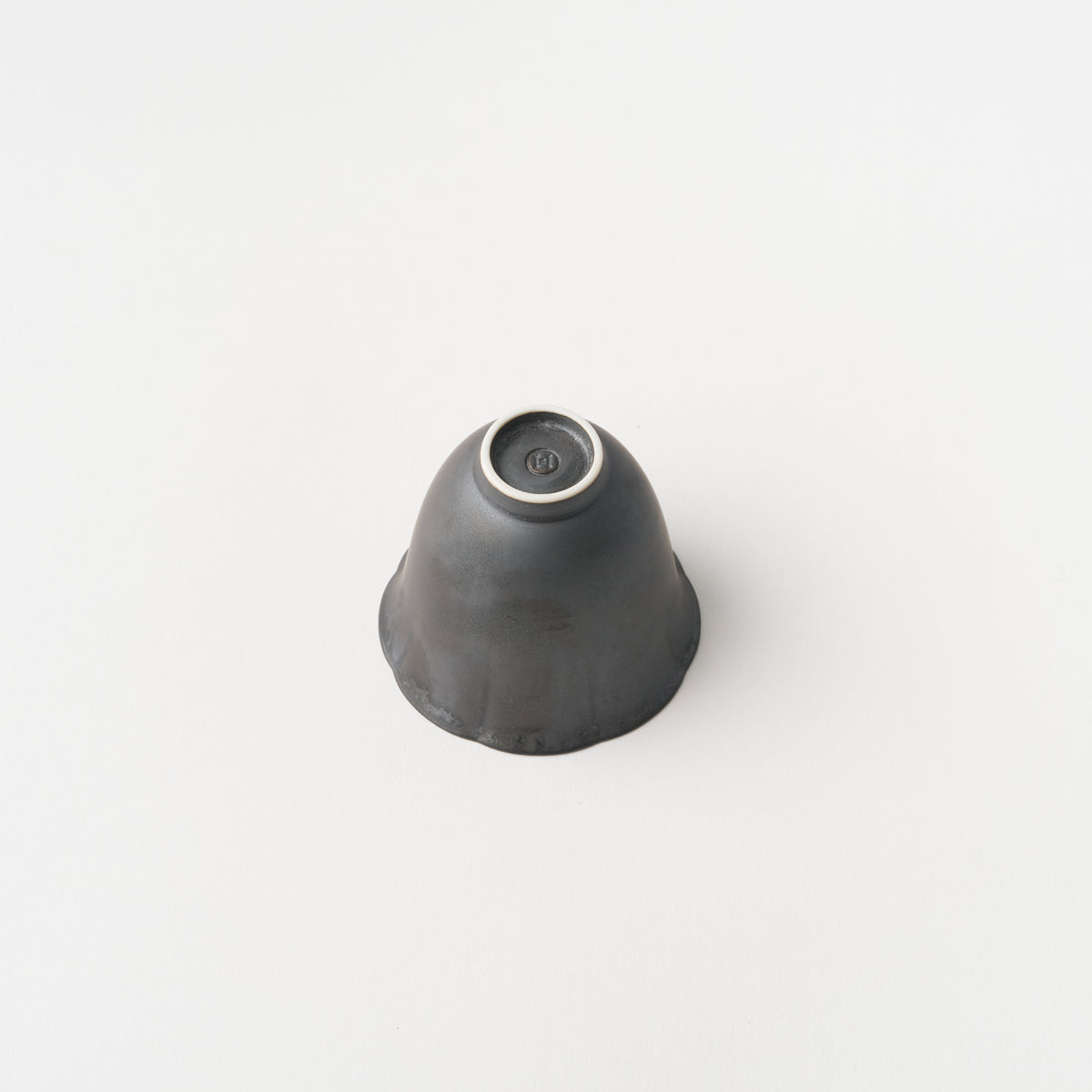 Rinka Tea Cup / Black Glaze-Inner Ginsai