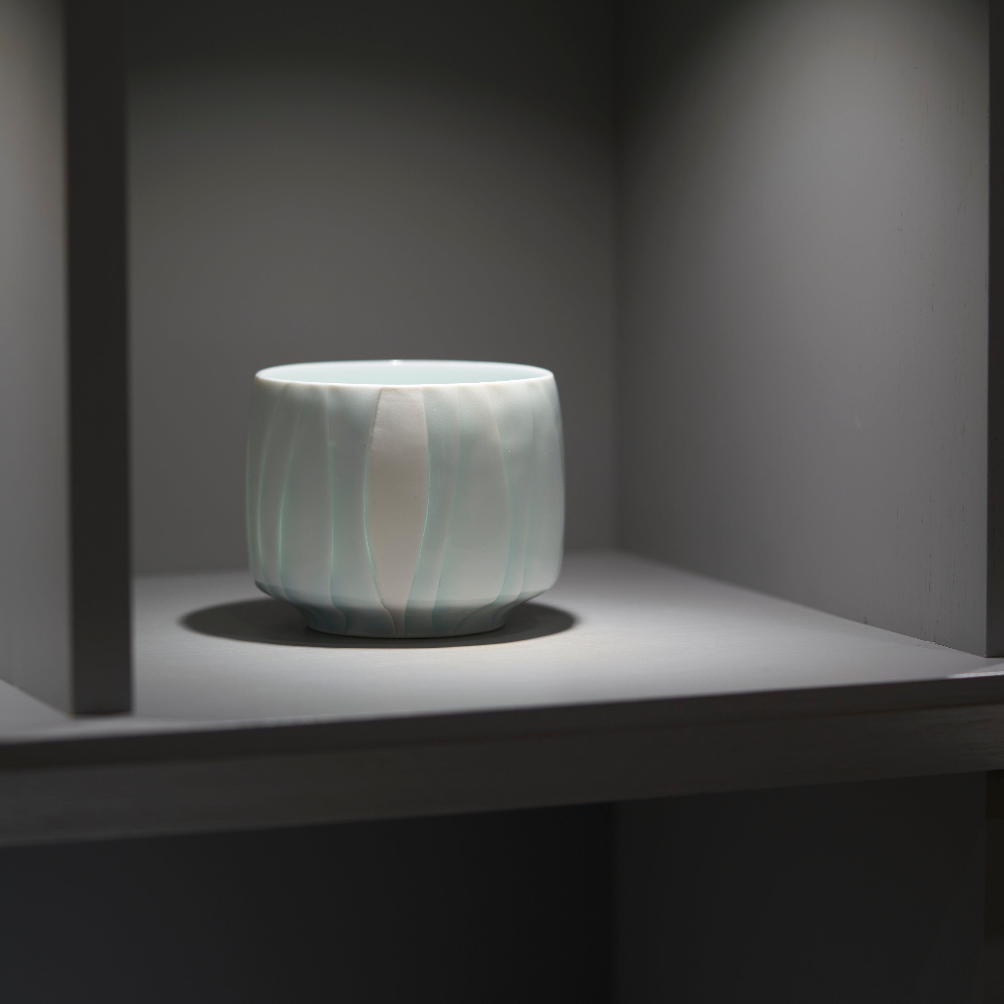Swayed Carving "Hana" / Hiroshi Taruta