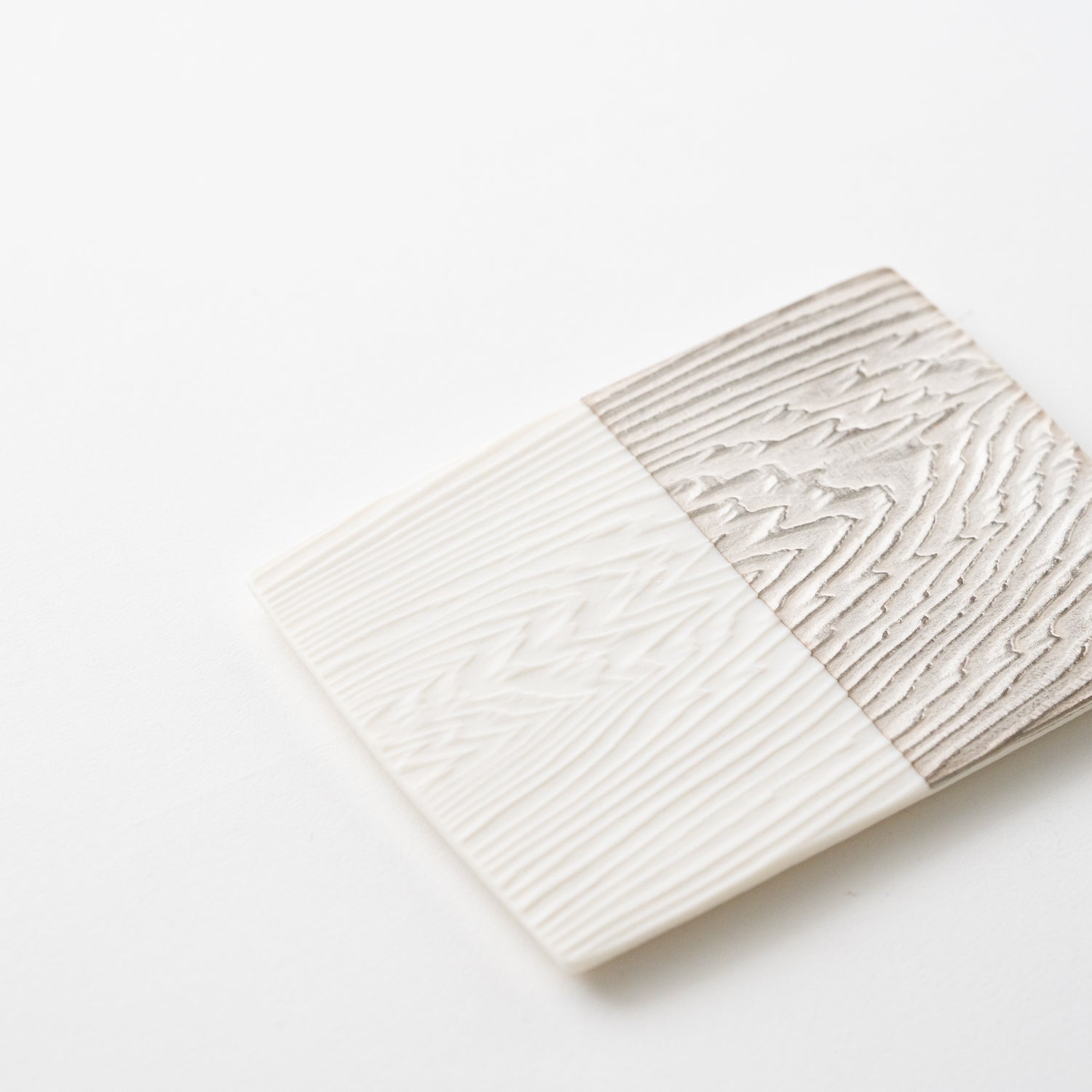 Wood Grain Rectangular Plate (Silver) / Ryosuke Ando