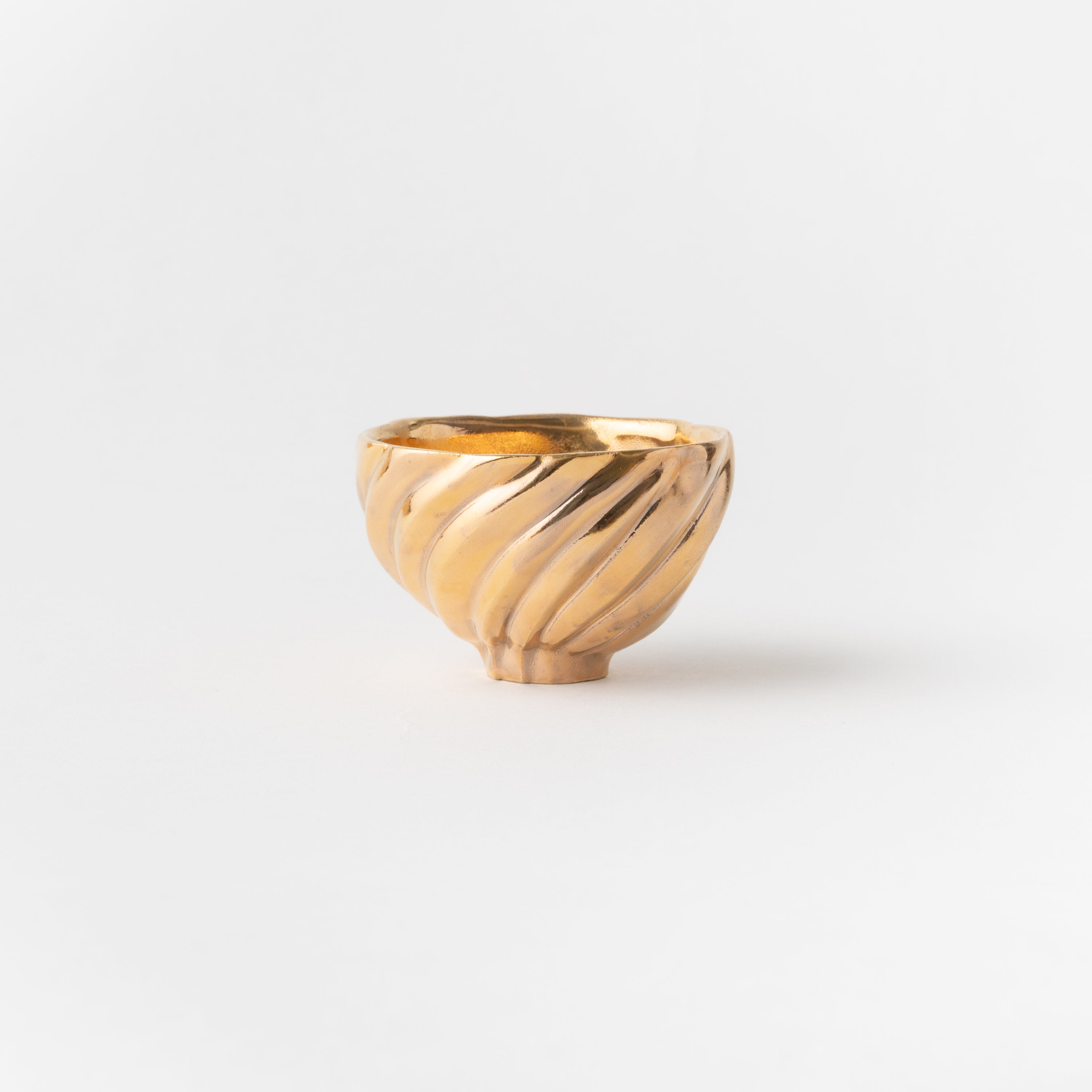 No. 53 Gold Sake Cup / Nami Takahashi