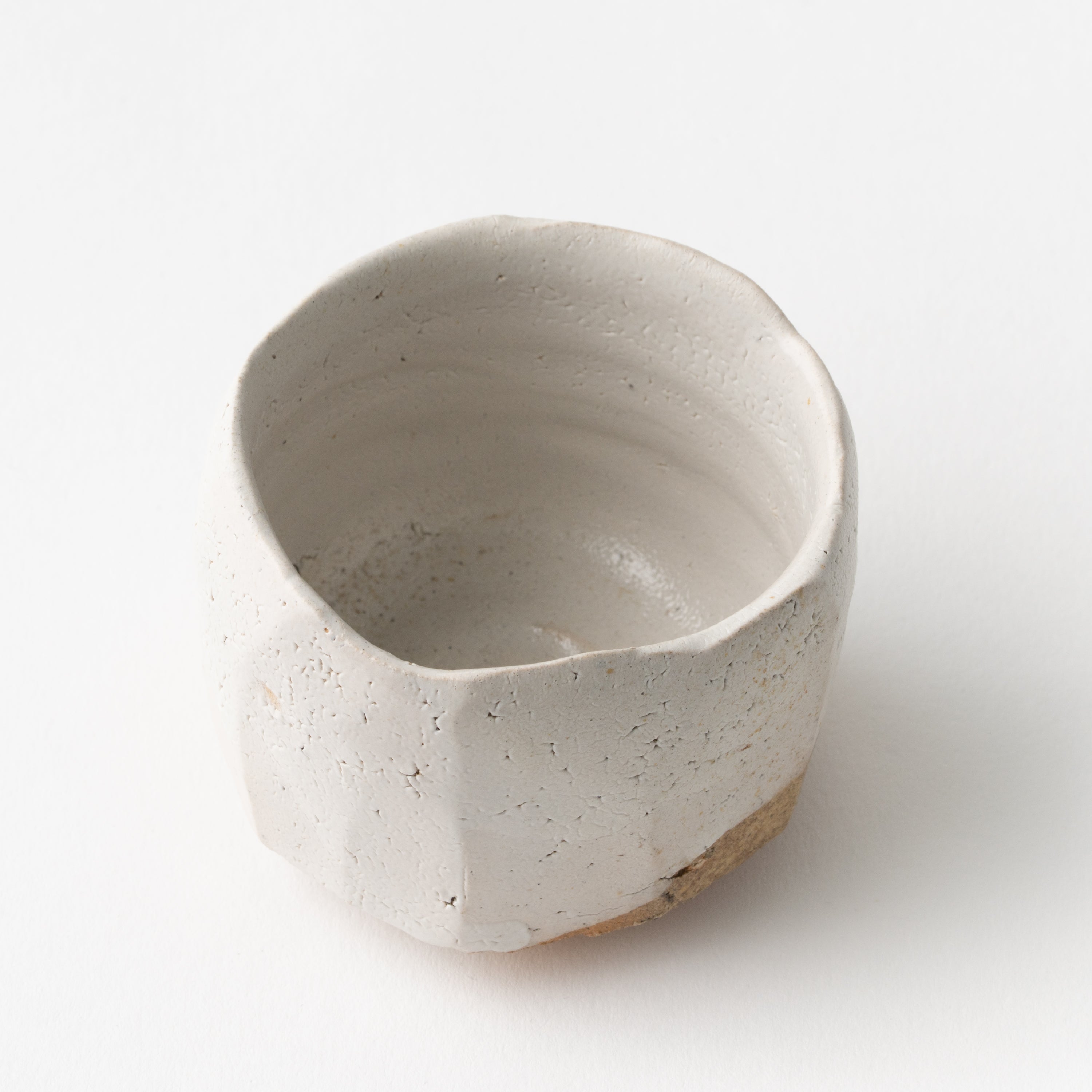 No.7 White Karatsu Faceted Sake Cup / Raizan Yasunaga