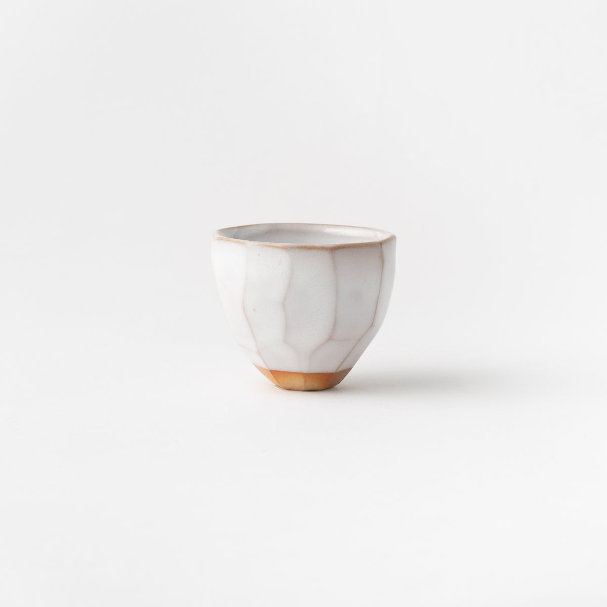 No. 22 White Hagi Yohen Faceted Sake Cup in Box / Yasushi Okada