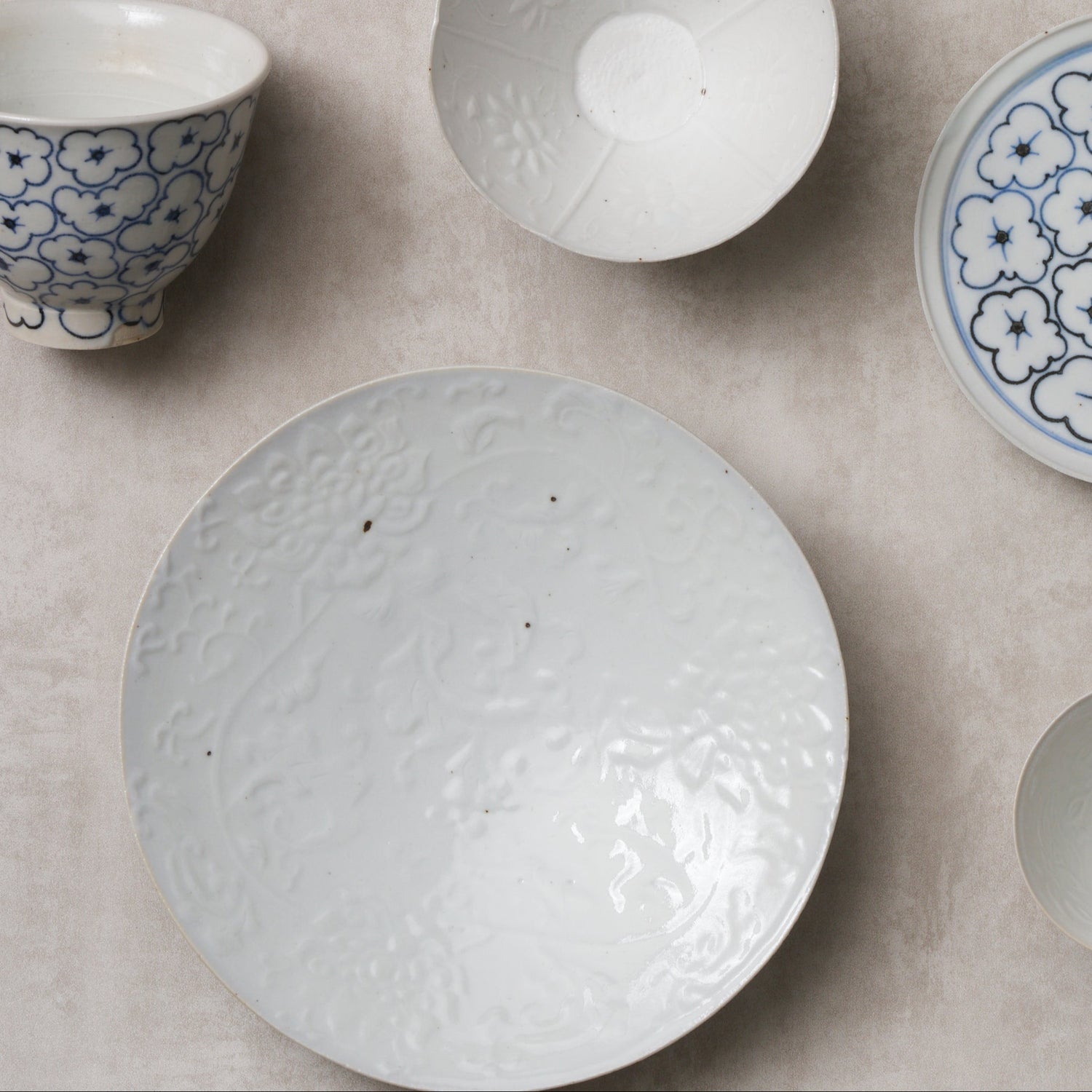 White Porcelain Botanical Katauchi Flower-shaped Plate (16.5cm)