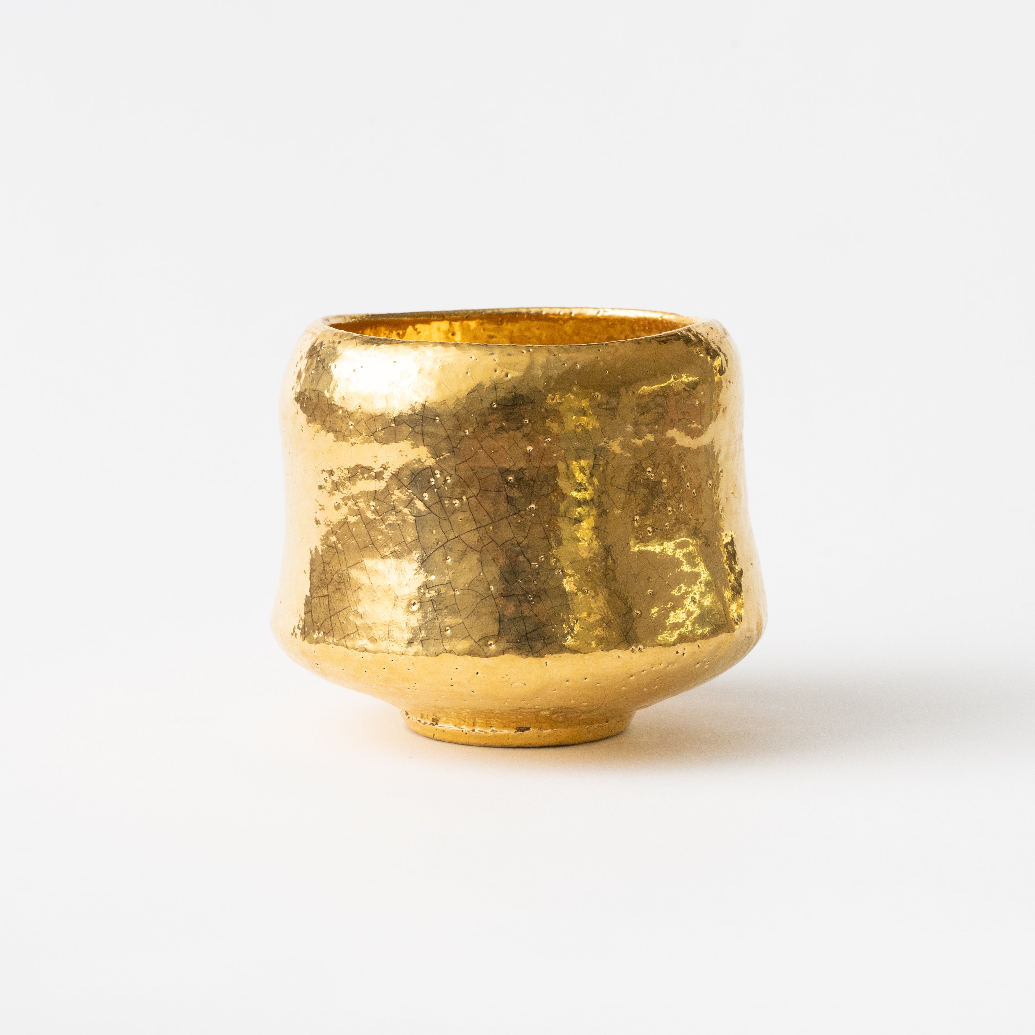 Tea bowl with gold glaze