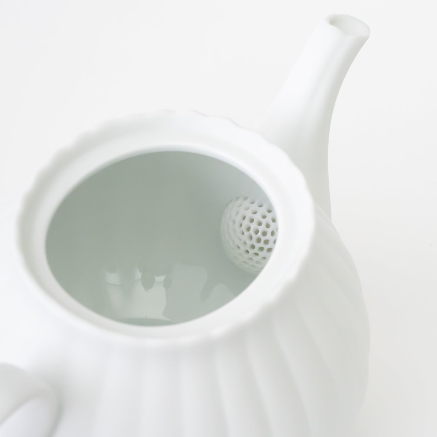 Moist White Tea Pot & Cups Set