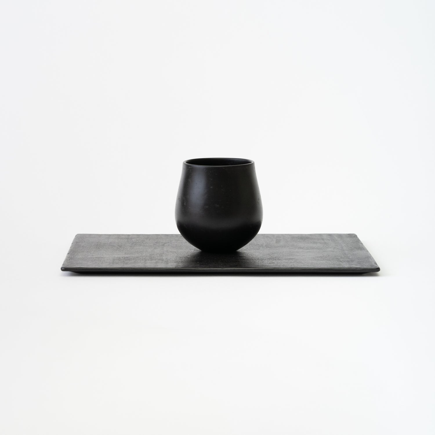 Egg Plant Cup (Black) / Akihiko Sugita