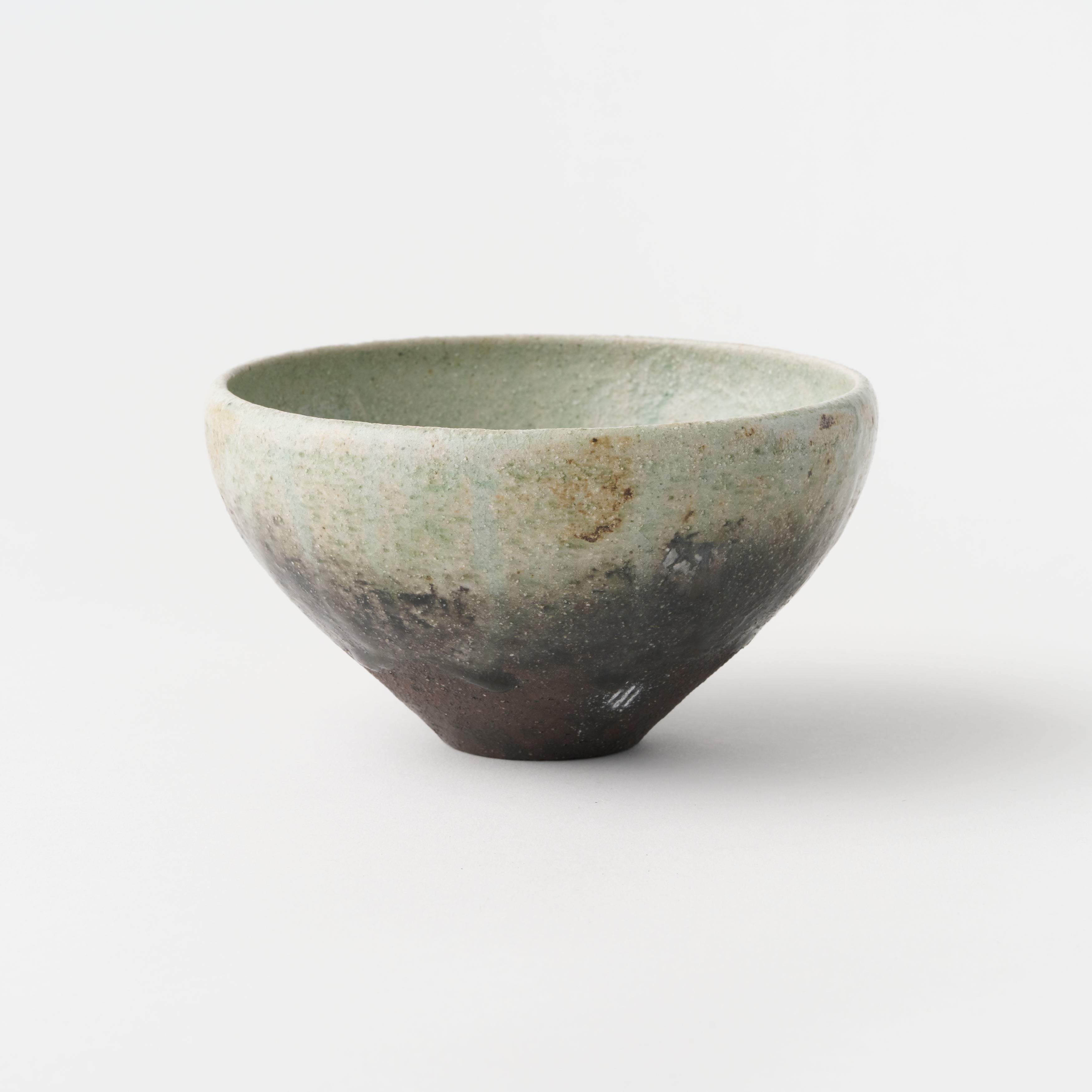 Ash Glaze Round Tea Bowl / Eijiro Tokunaga
