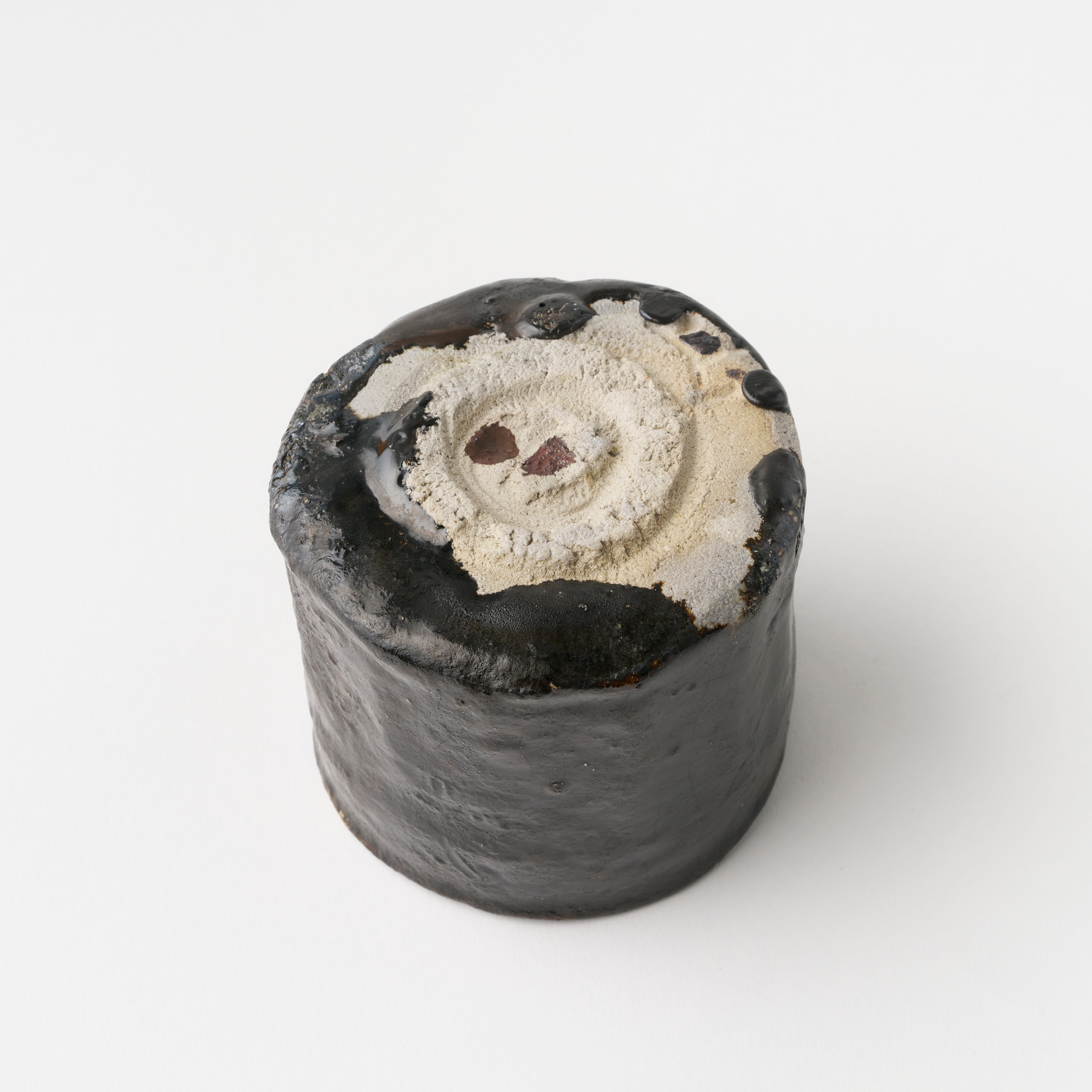 Hikidashi-guro Tea Bowl / Ryotaro Kato