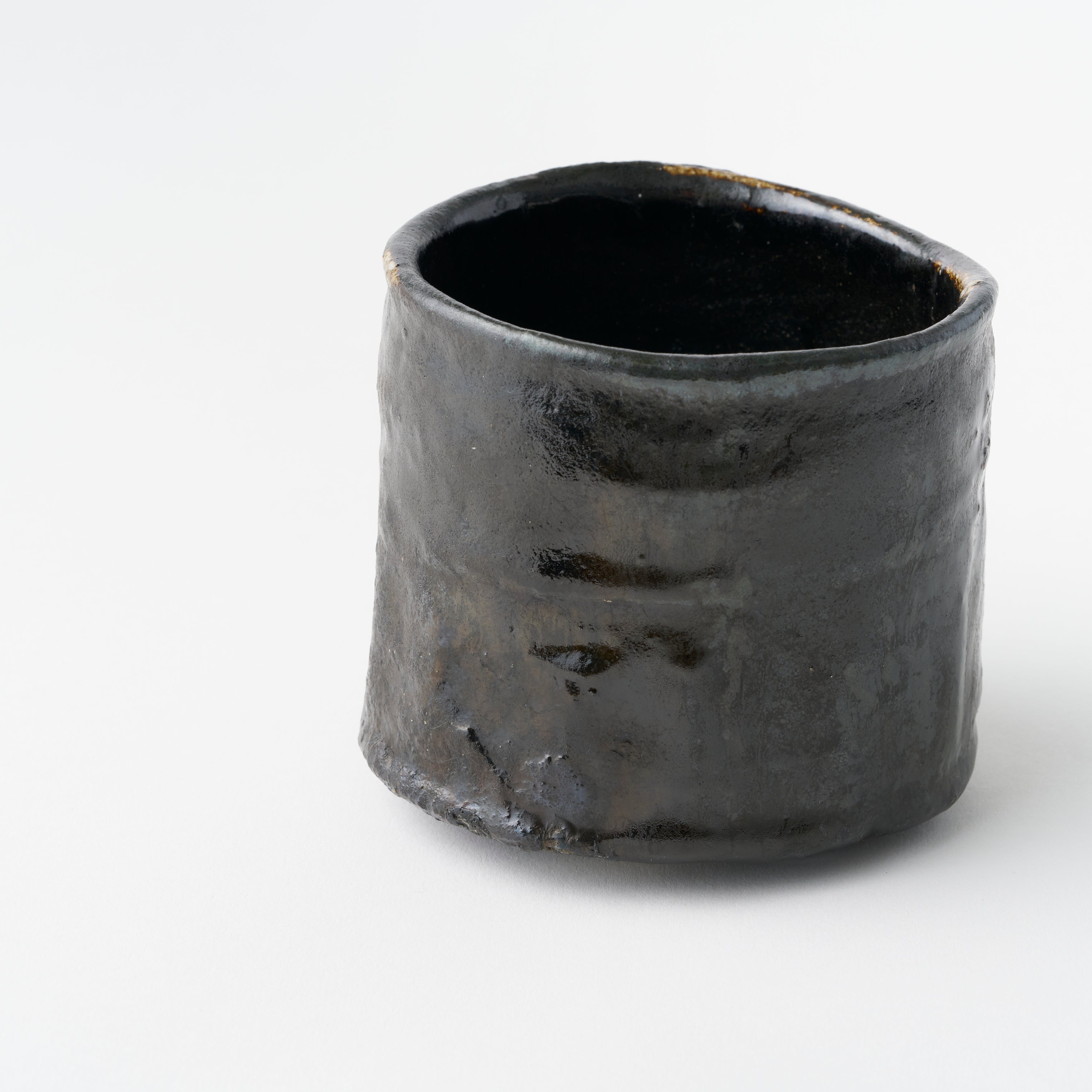 Hikidashi-guro Tea Bowl / Ryotaro Kato