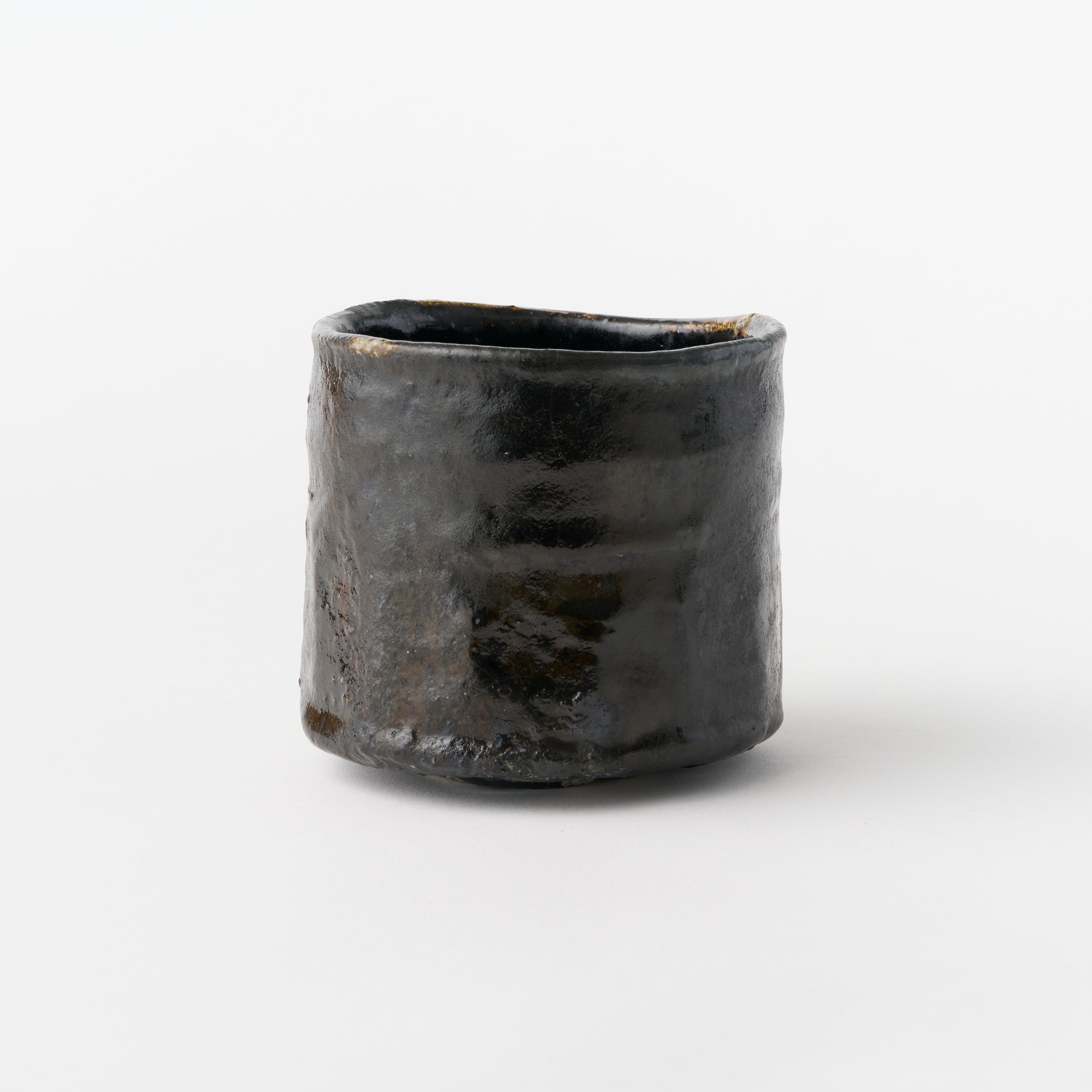Hikidashi-guro Tea Bowl / Ryotaro Kato