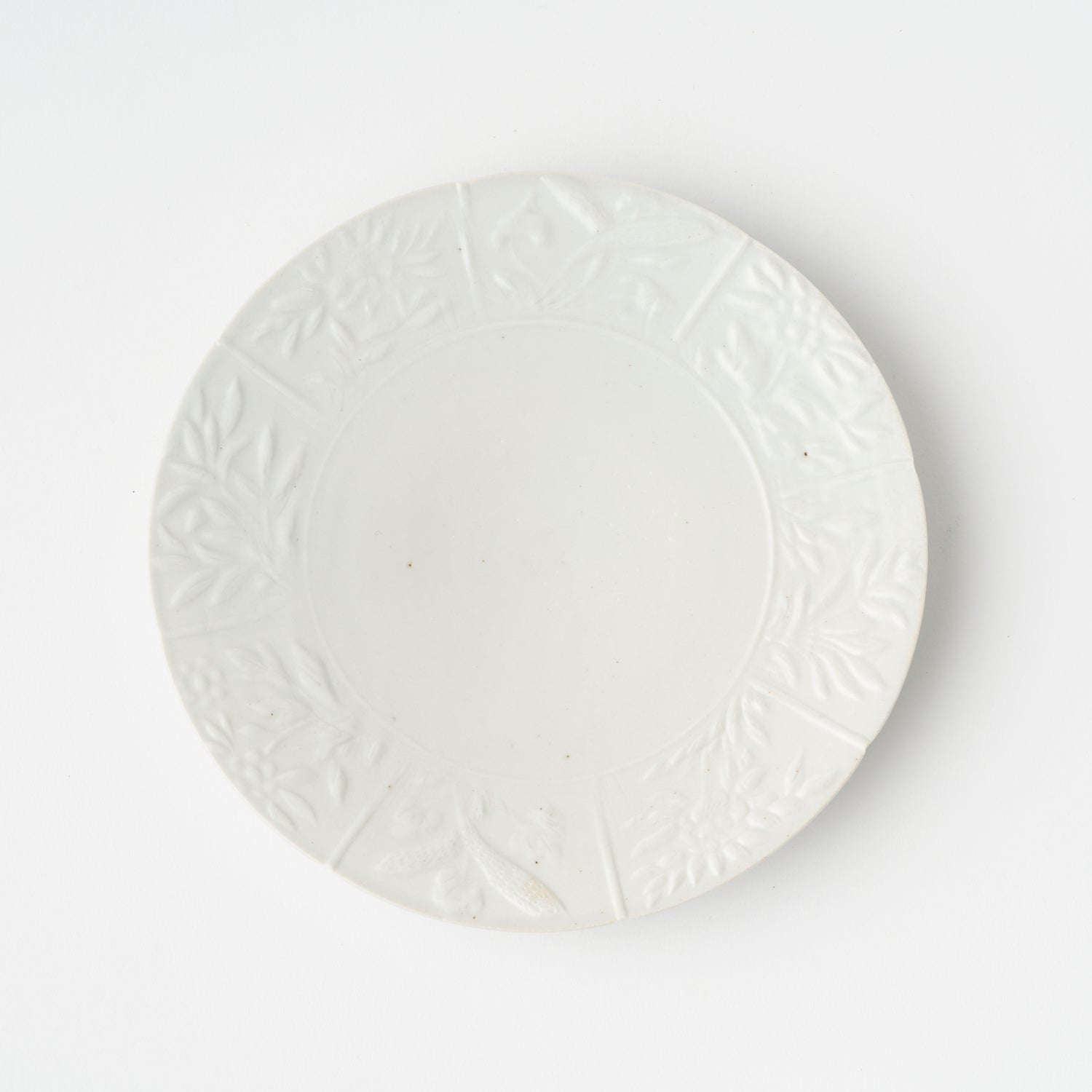 White Porcelain Botanical Katauchi Flower-shaped Plate (16.5cm)