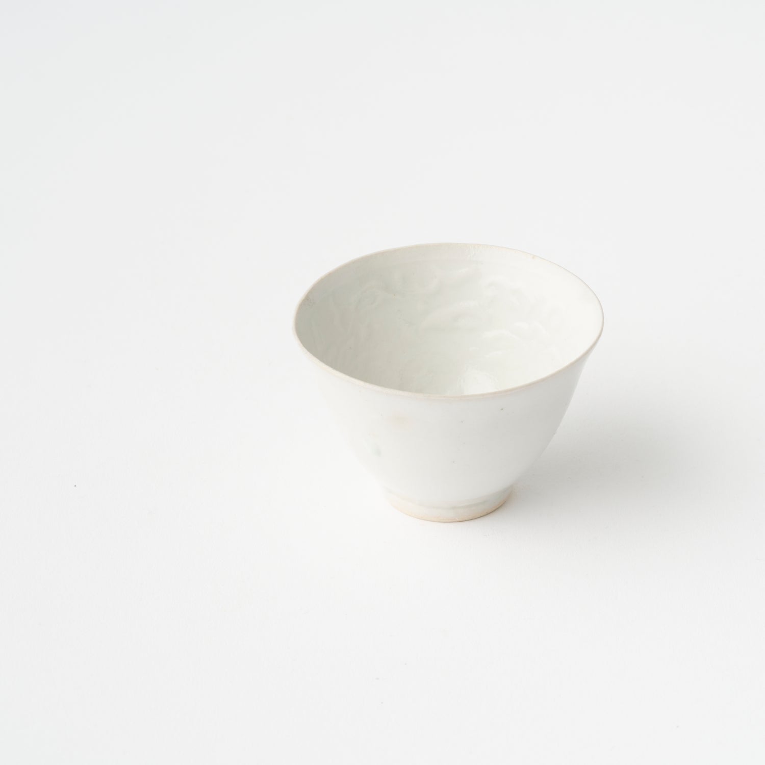 White Porcelain Katauchi Karakusa Sake/Tea Cup