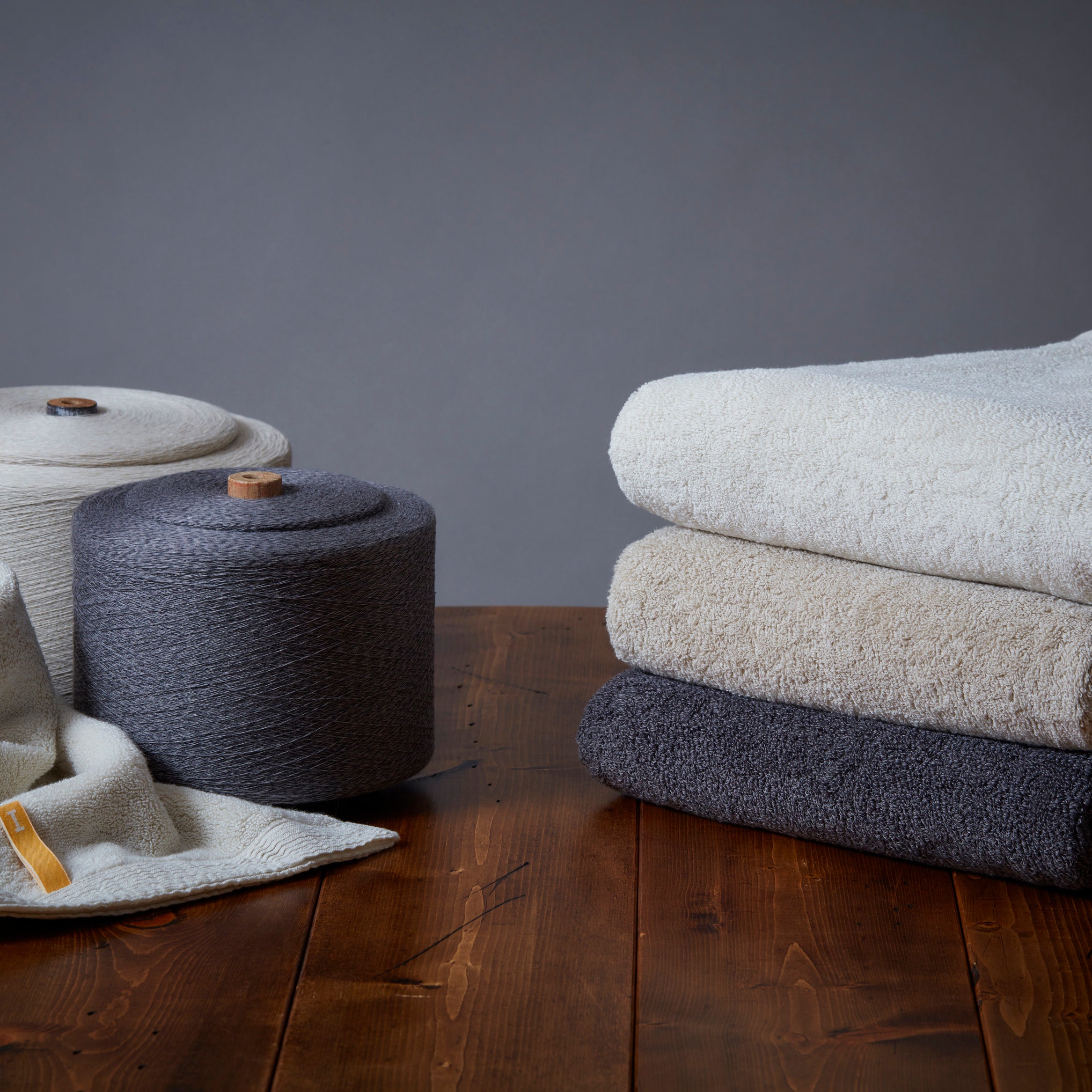 ORGANIC 960 Bath Towel / Charcoal Grey