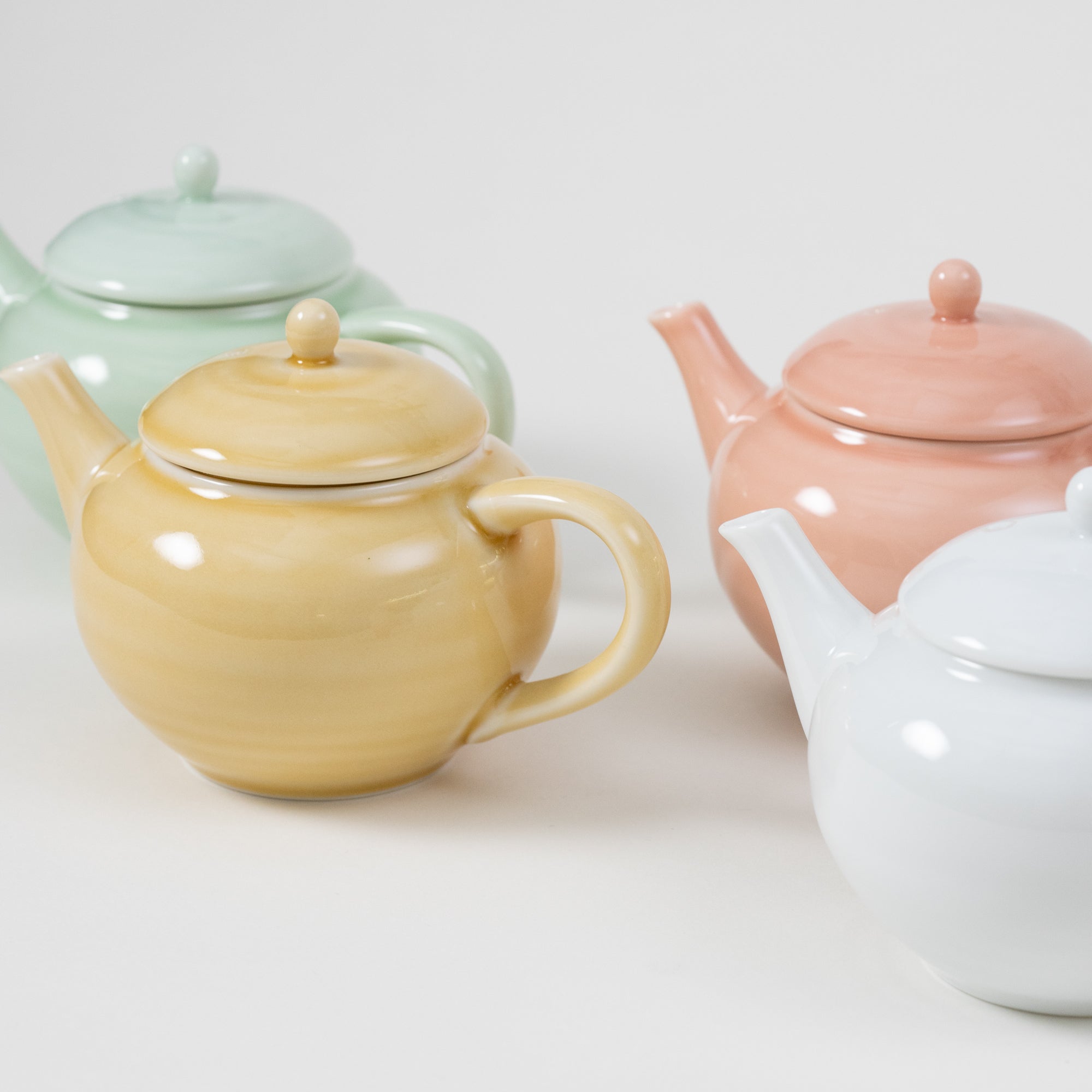 Cosaji Tea Pot & Small Tea Cups Set / White