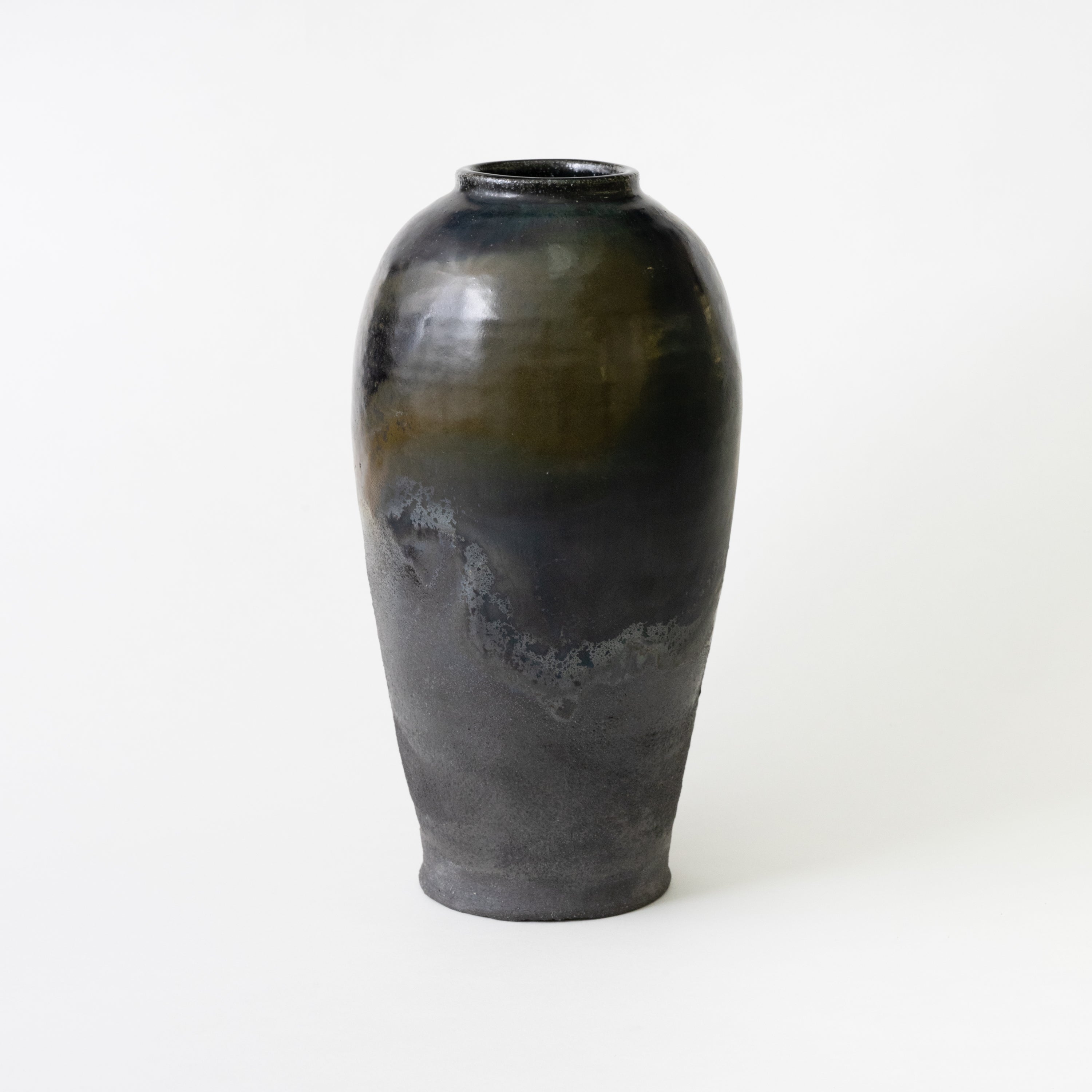 Kuro Arita Flower Vase / Eijiro Tokunaga