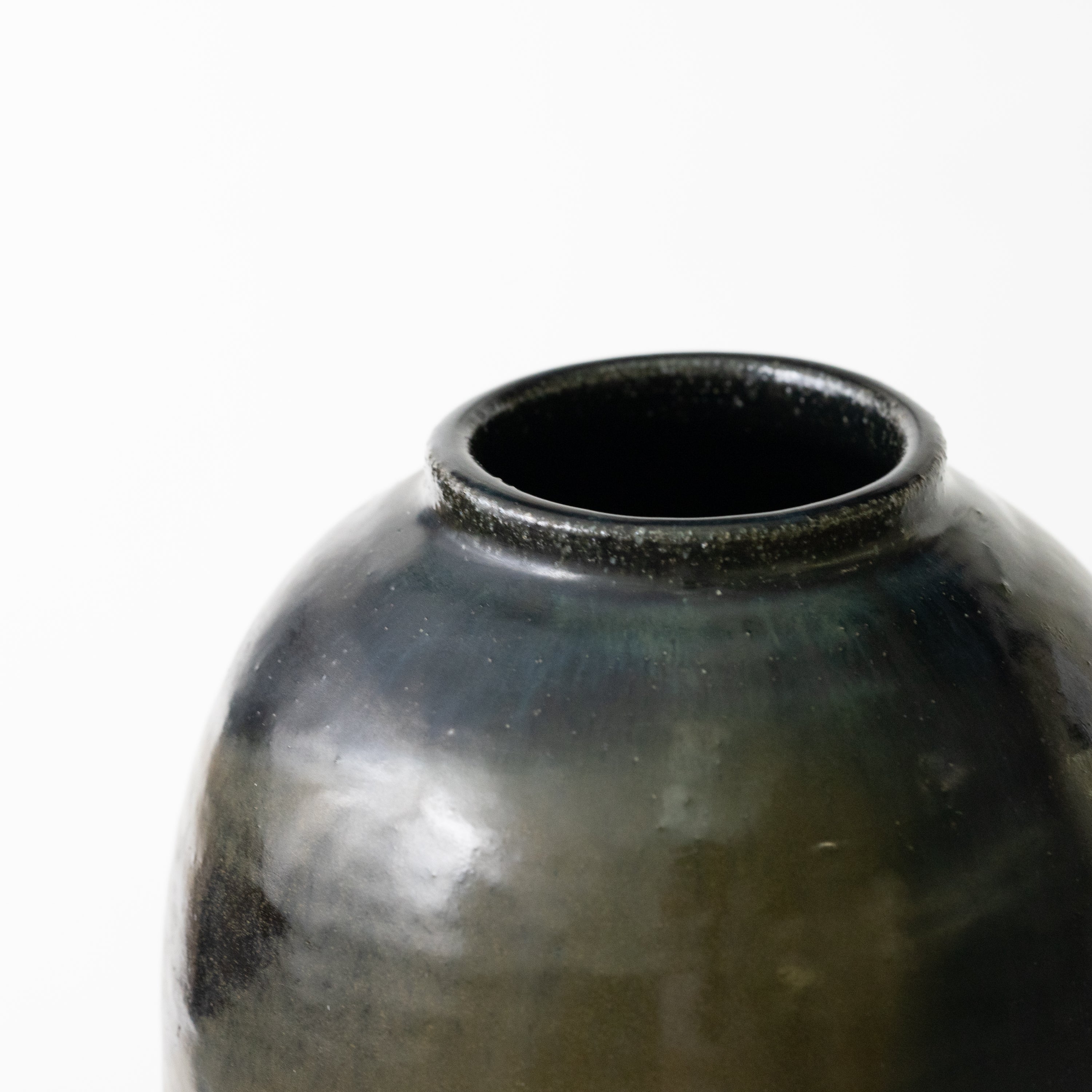 Kuro Arita Flower Vase / Eijiro Tokunaga