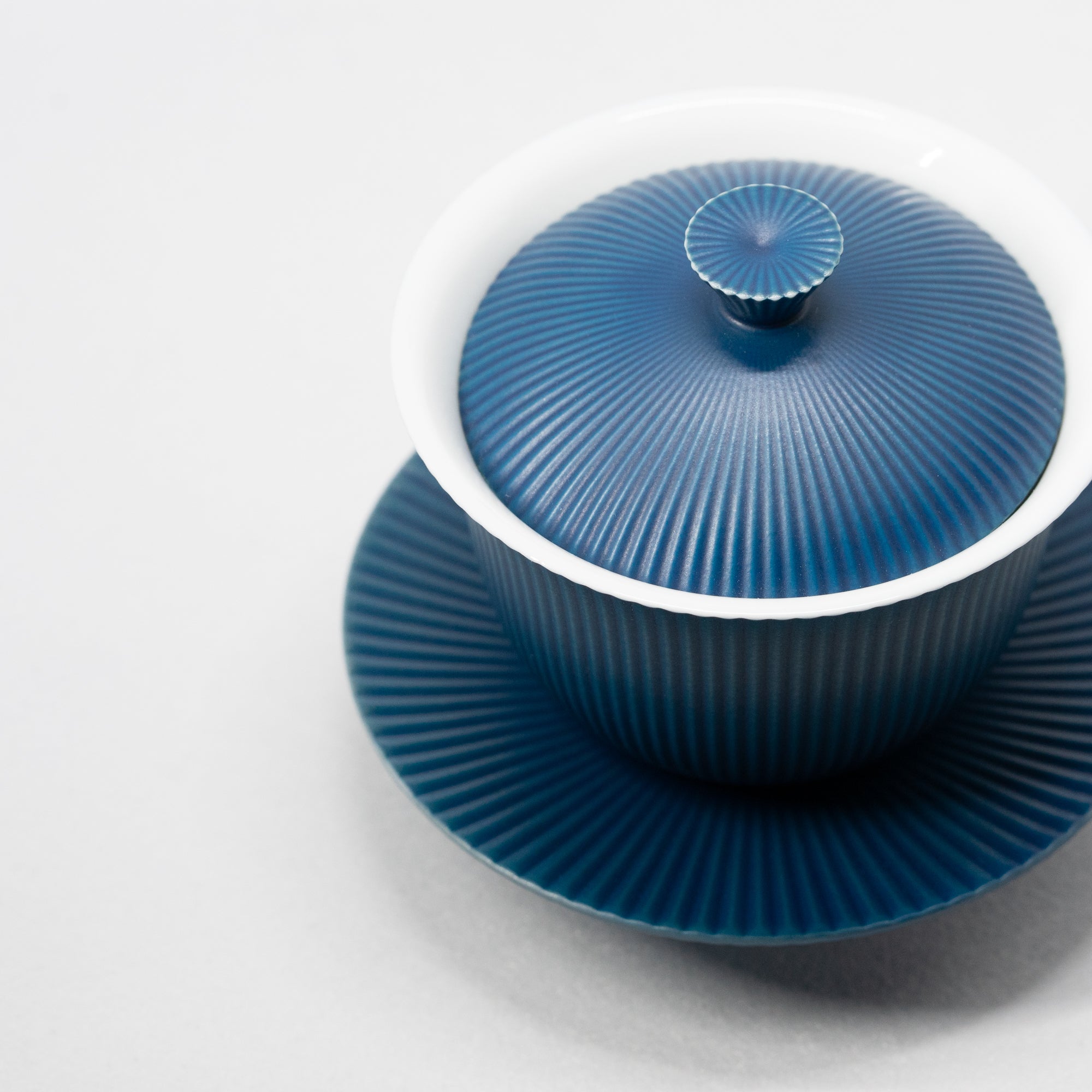 Shinogi Tea Cup with Lid & Saucer / Matte Blue