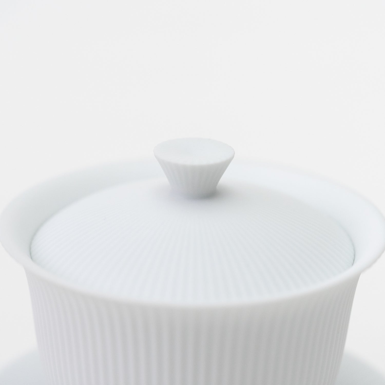 Shinogi Tea Cup with Lid & Saucer / White Blast