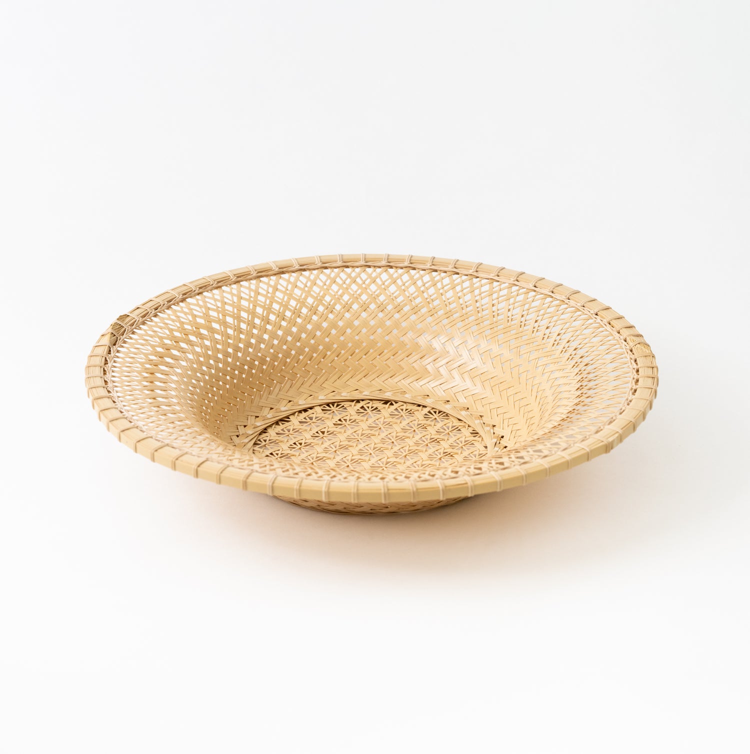 Shira-take Chrysanthemum Basin Hinata / Chiemi Ogura