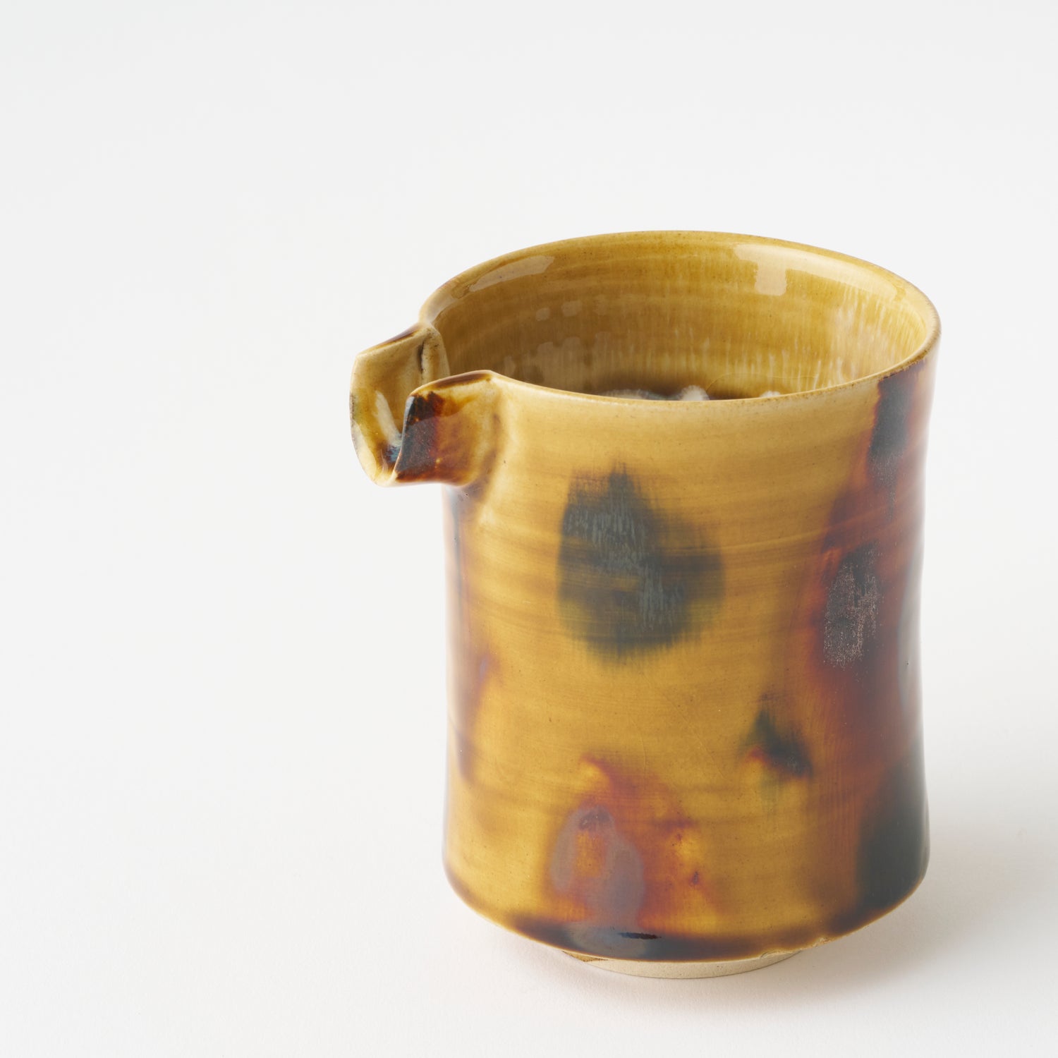 Yusai Sake Server (Amber) / Sho Kumamoto