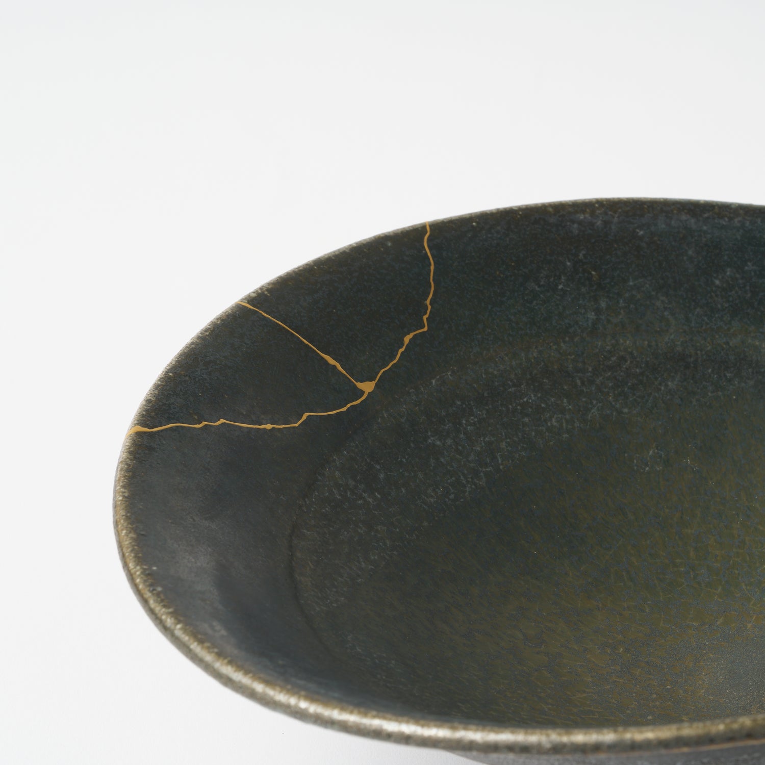 30cm Kuro Arita Bowl (Kintsugi) / Eijiro Tokunaga