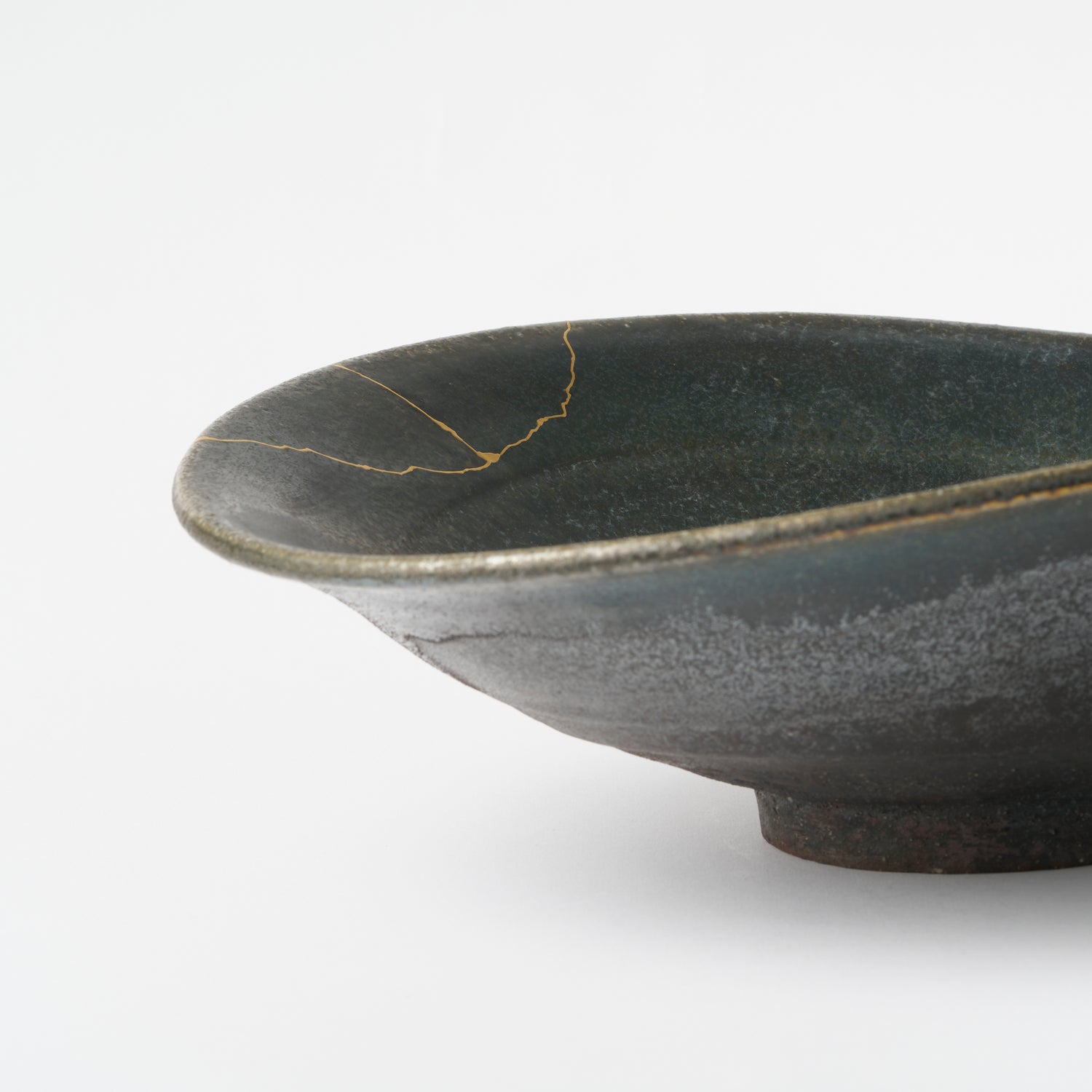 30cm Kuro Arita Bowl (Kintsugi) / Eijiro Tokunaga