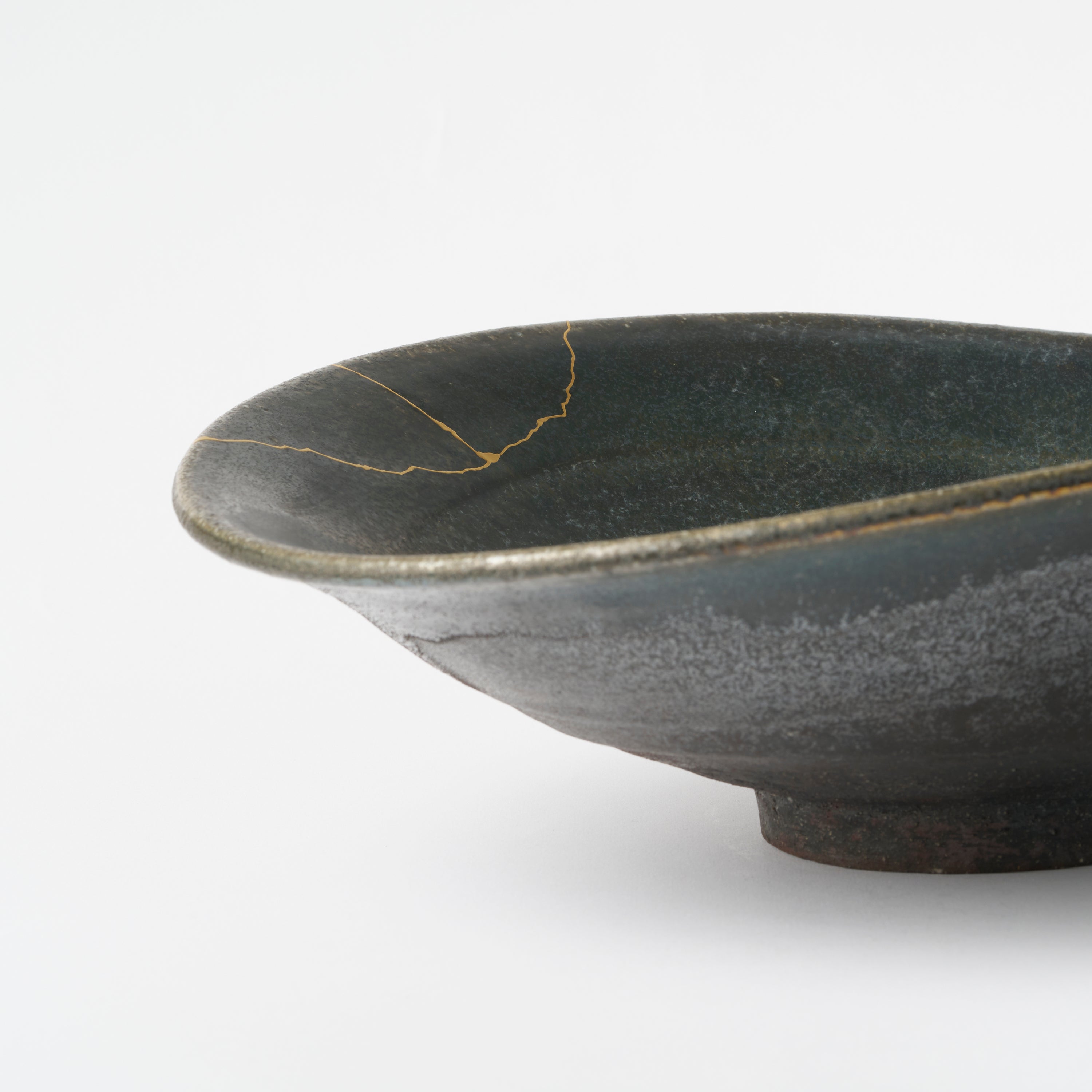 30cm Kuro Arita Bowl (Kintsugi) / Eijiro Tokunaga