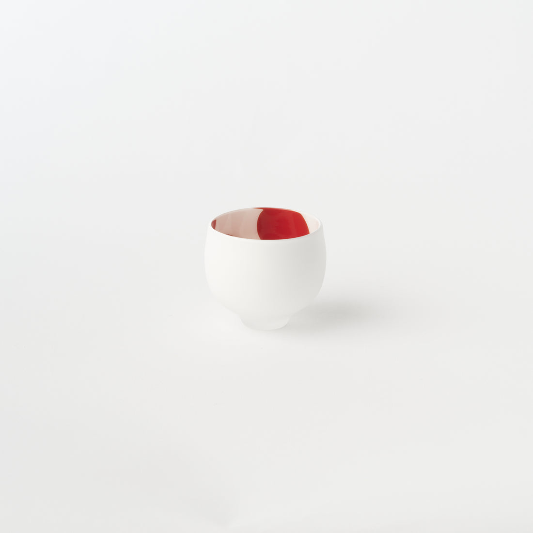 Round Sake Cup (White &amp; Red) / Ryo Sekino