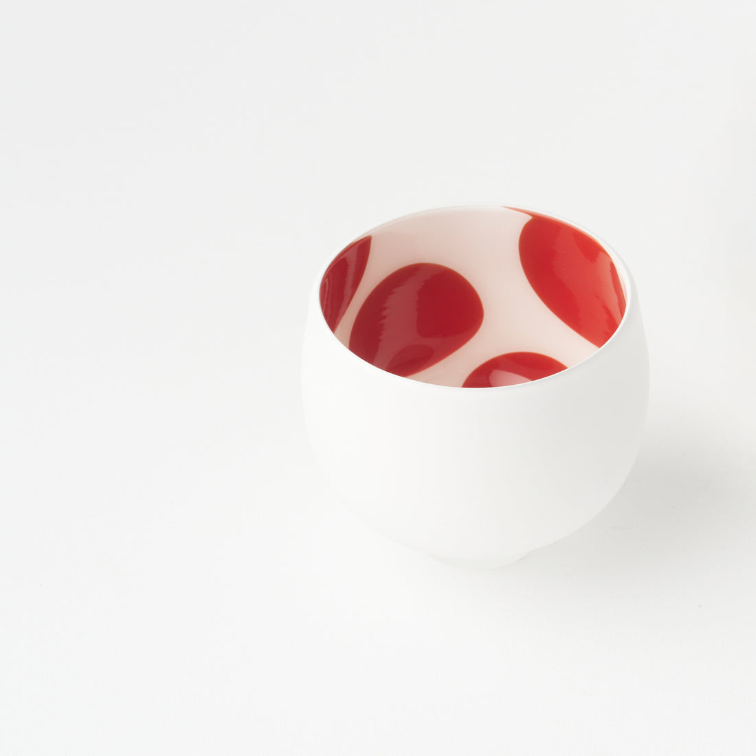 Round Sake Cup (White &amp; Red) / Ryo Sekino