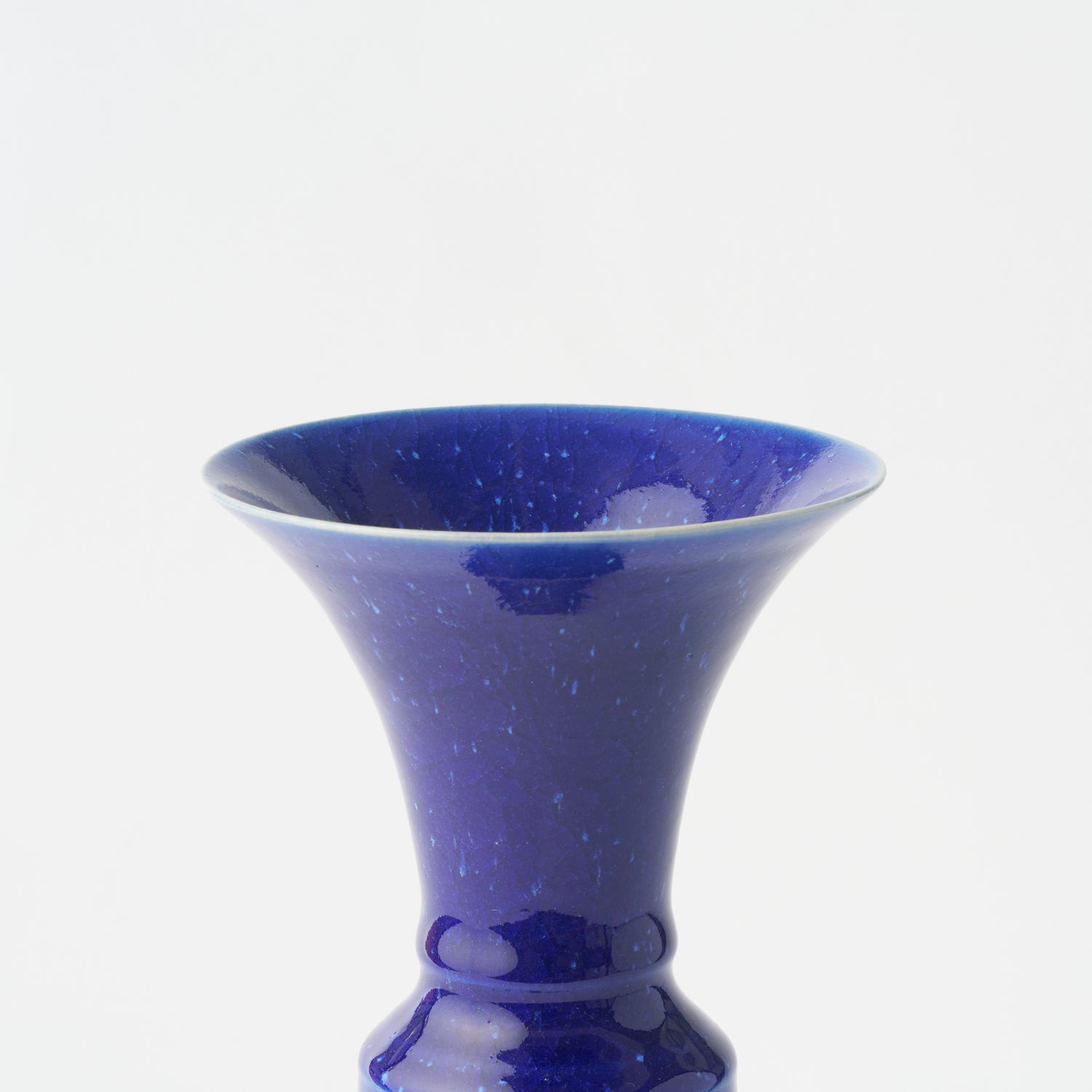 Azure Flower Vase / Takeshi Imaizumi