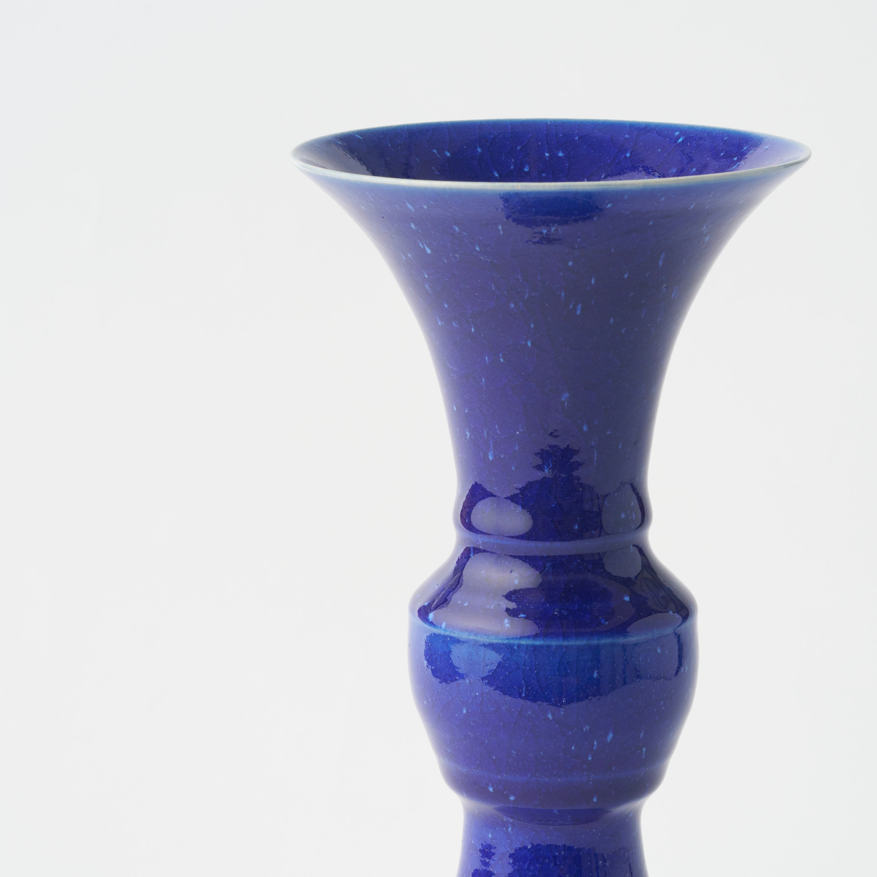 Azure Flower Vase / Takeshi Imaizumi