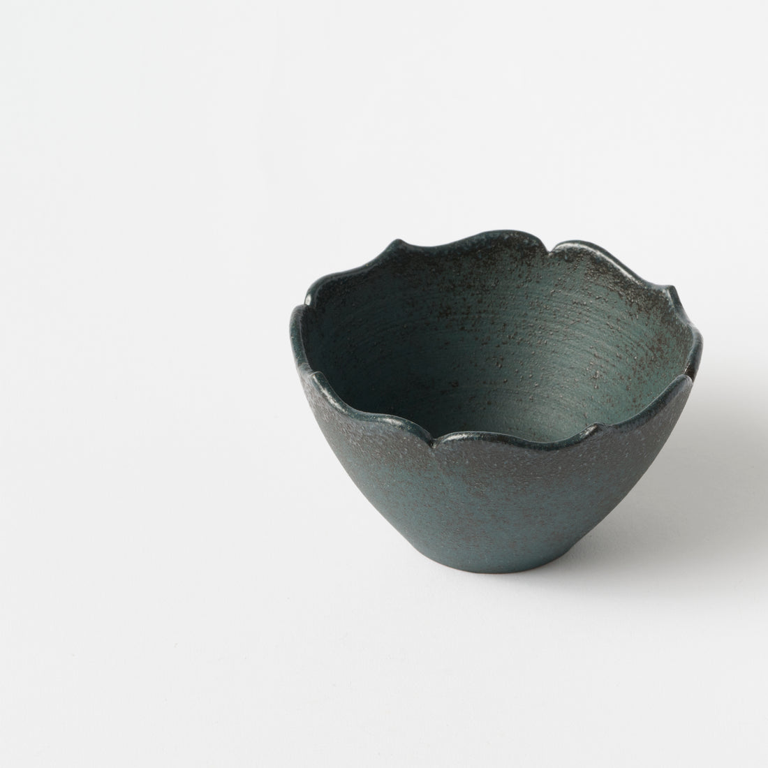 Chi no Utsuwa Flower-shaped Small Bowl (Green) / Eiichi Shibuya