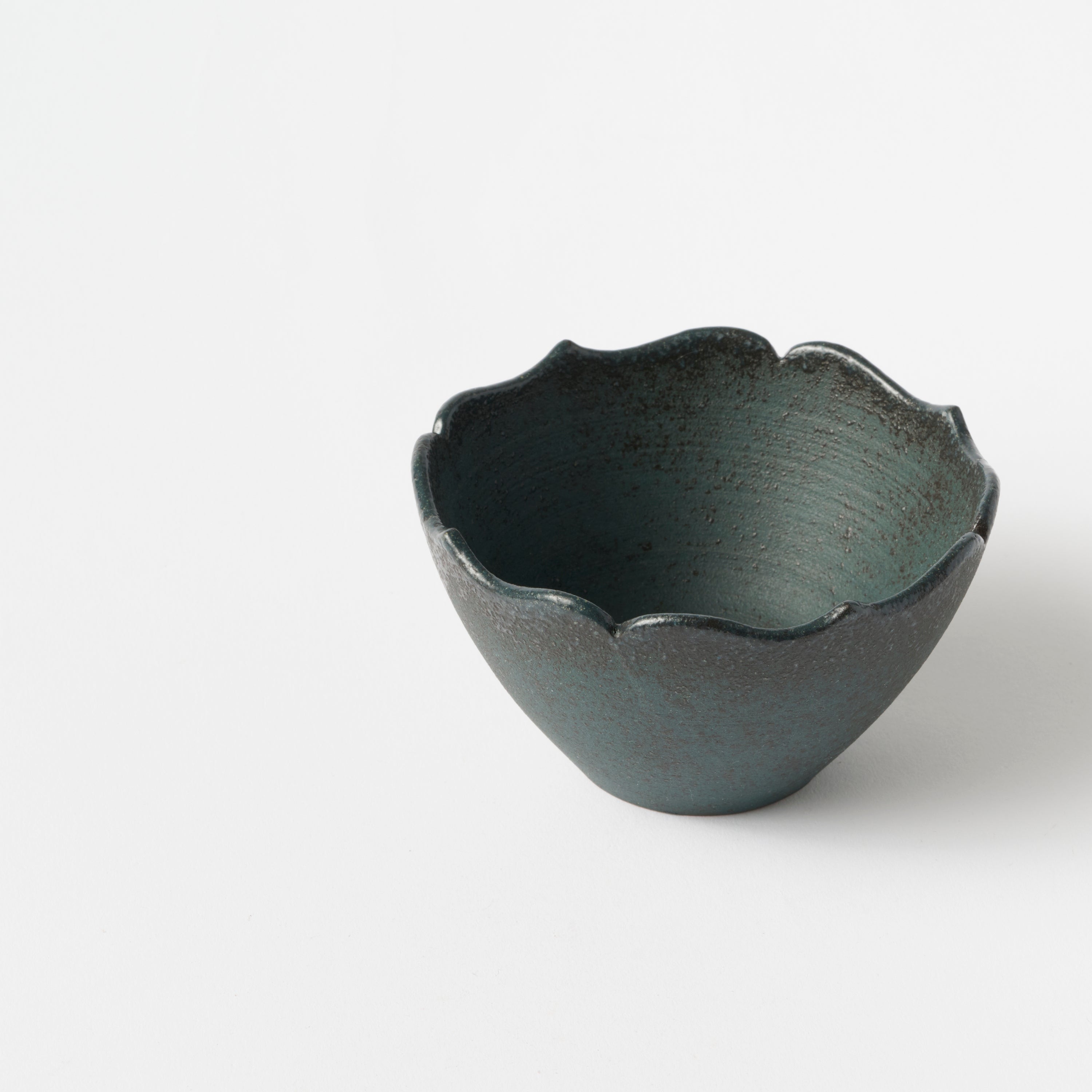 Chi no Utsuwa Flower-shaped Small Bowl (Green) / Eiichi Shibuya