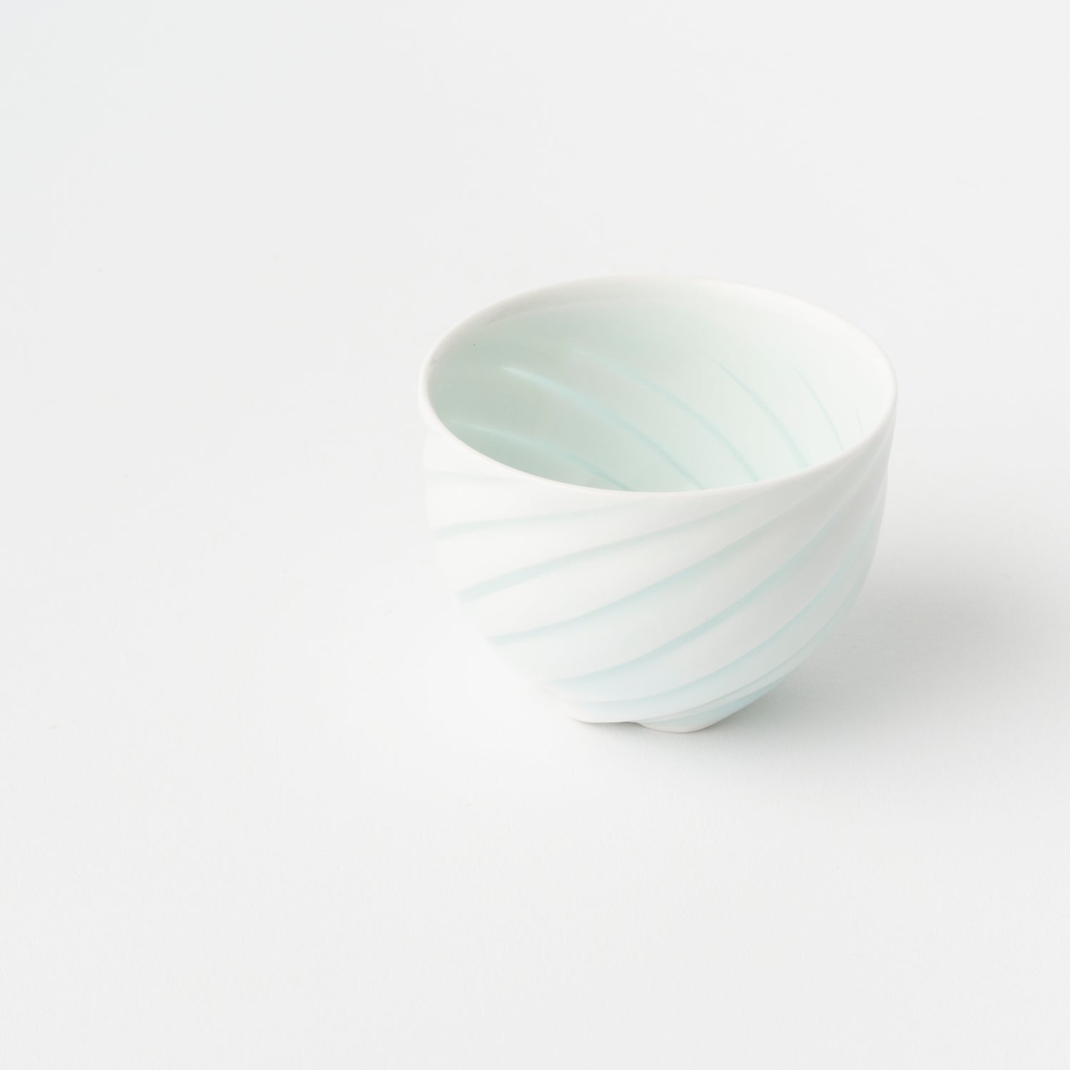 Light Vortex Sake Cup / Hiroshi Taruta