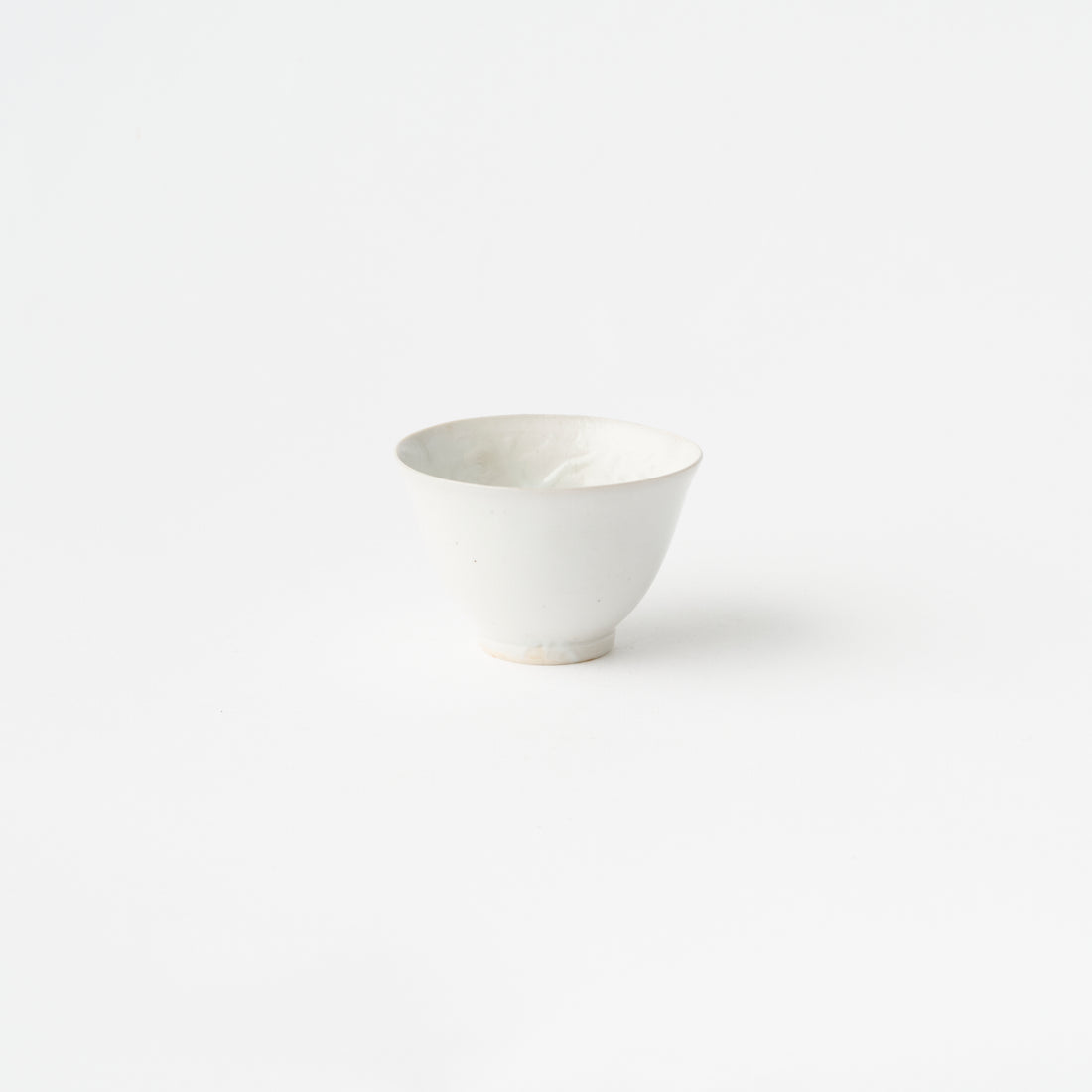 White Porcelain Katauchi Karakusa Sake/Tea Cup