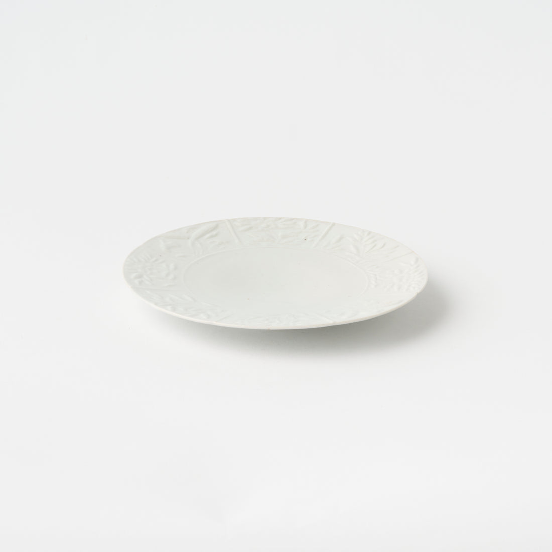 White Porcelain Botanical Katauchi Flower-shaped Plate (16.5cm)