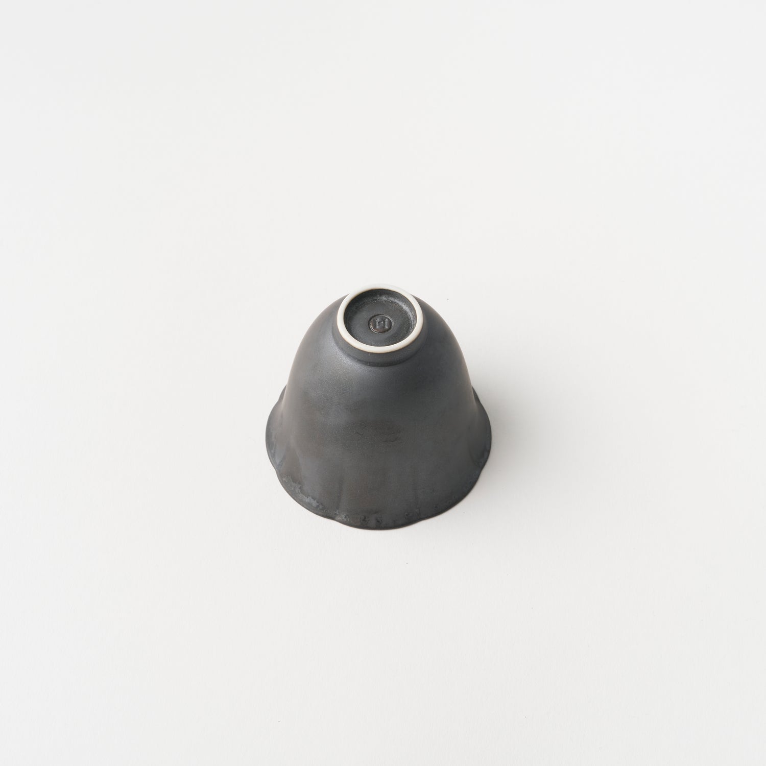 Rinka Tea Cup / Black Glaze-Inner Ginsai