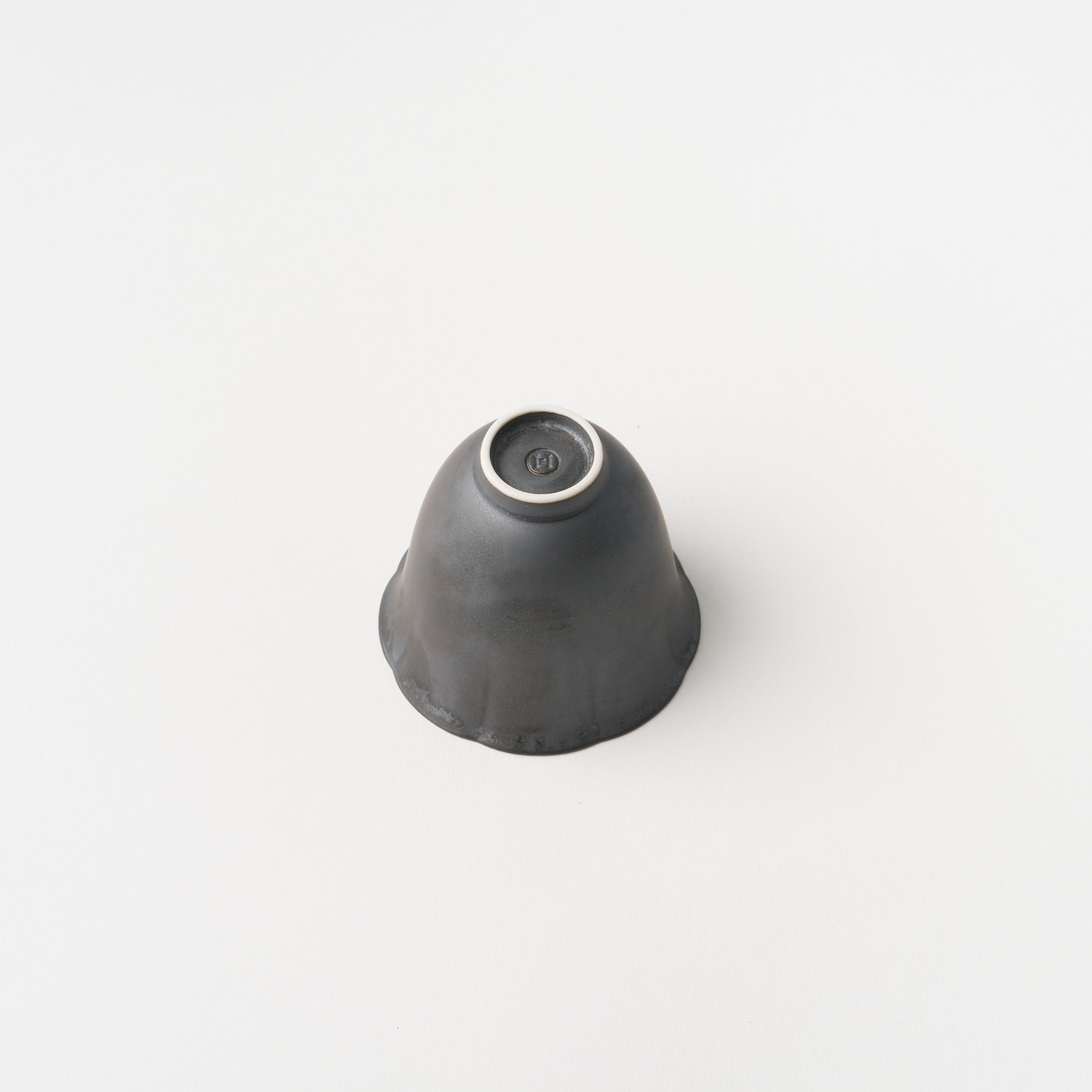 Rinka Tea Cup / Black Glaze-Inner Ginsai