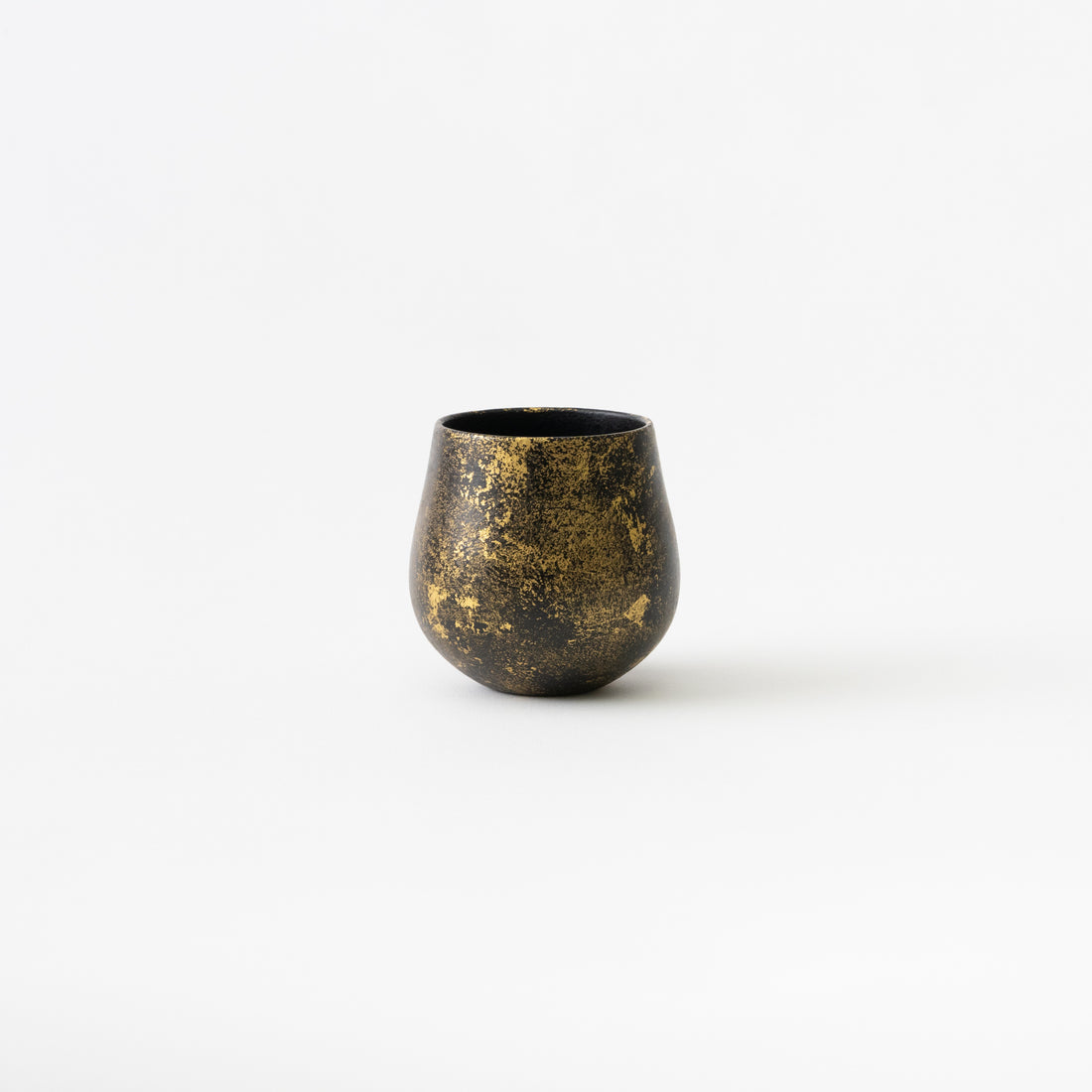 Egg Plant Cup (Gold) / Akihiko Sugita