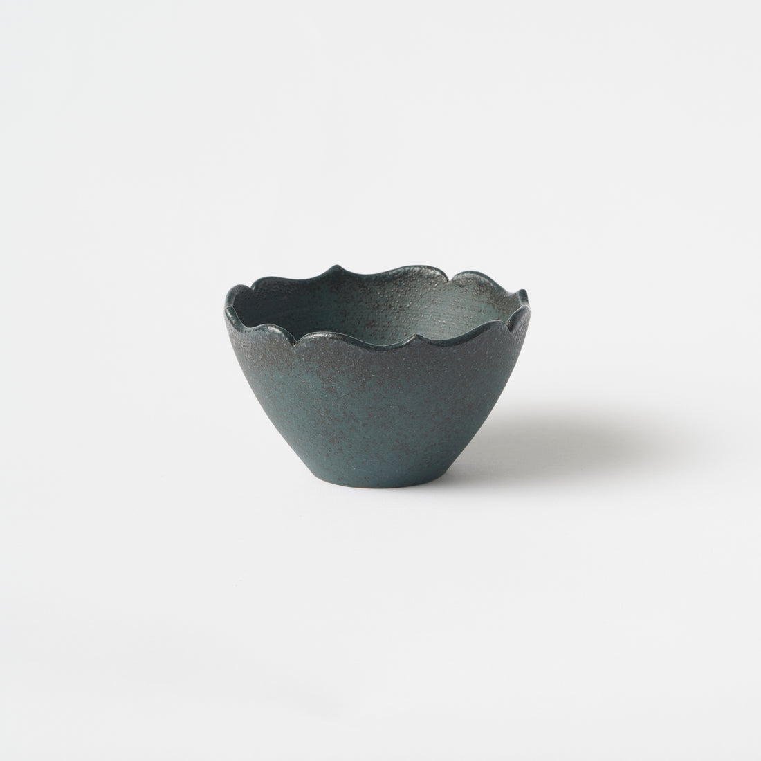 Chi no Utsuwa Flower-shaped Small Bowl (Green) / Eiichi Shibuya