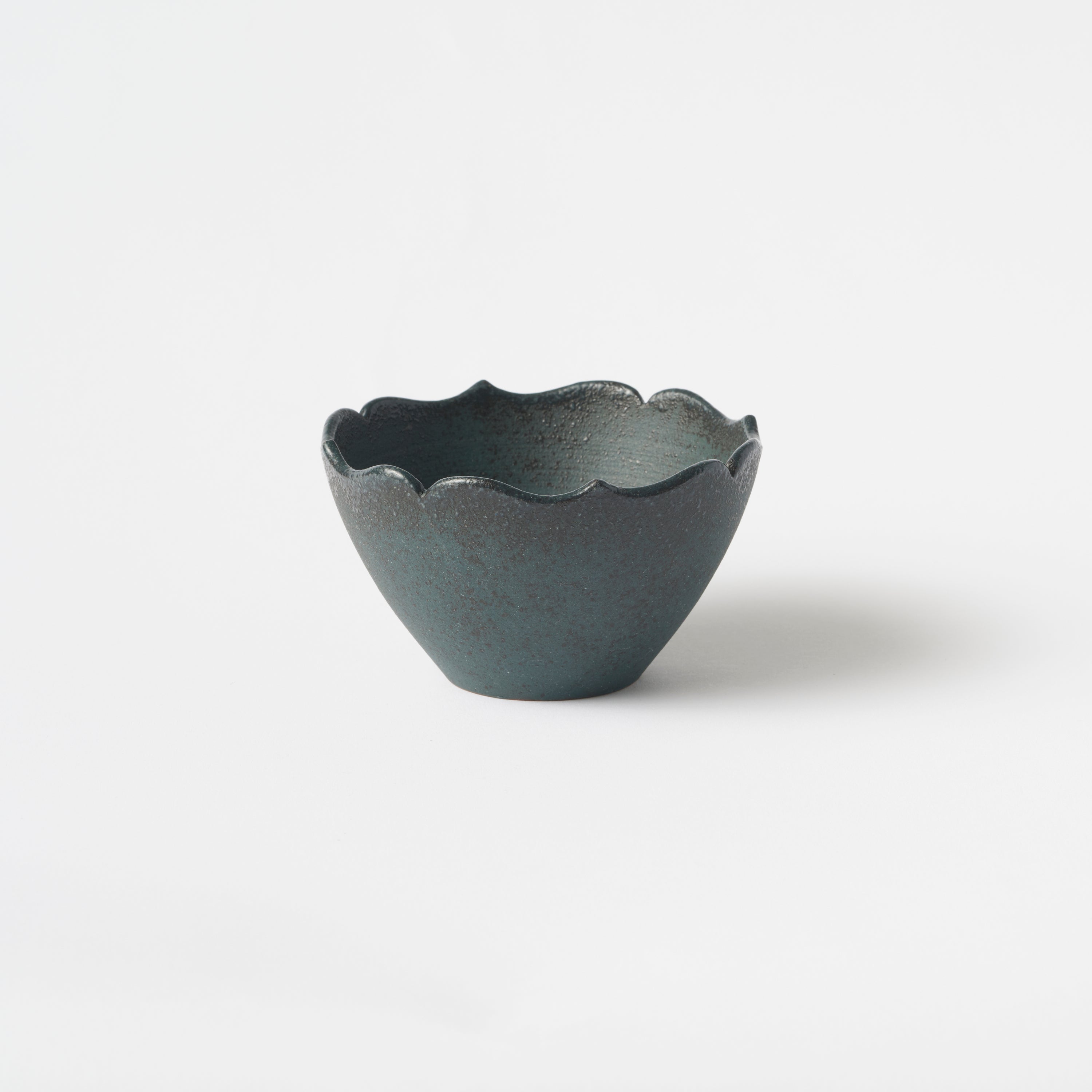 Chi no Utsuwa Flower-shaped Small Bowl (Green) / Eiichi Shibuya