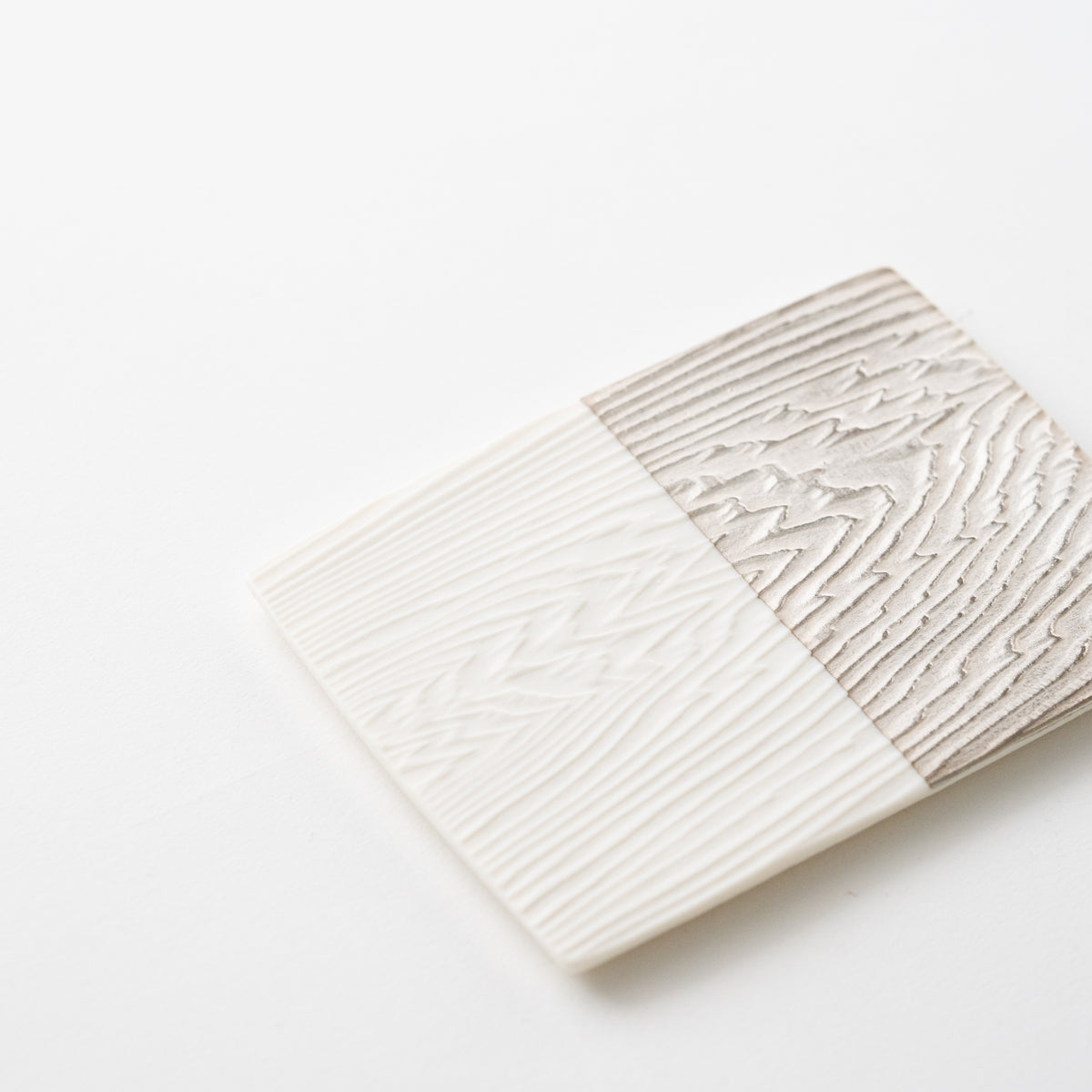 Wood Grain Rectangular Plate (Silver) / Ryosuke Ando
