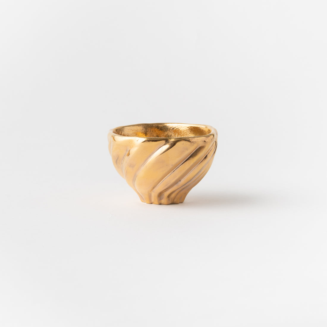No. 54 Gold Sake Cup / Nami Takahashi