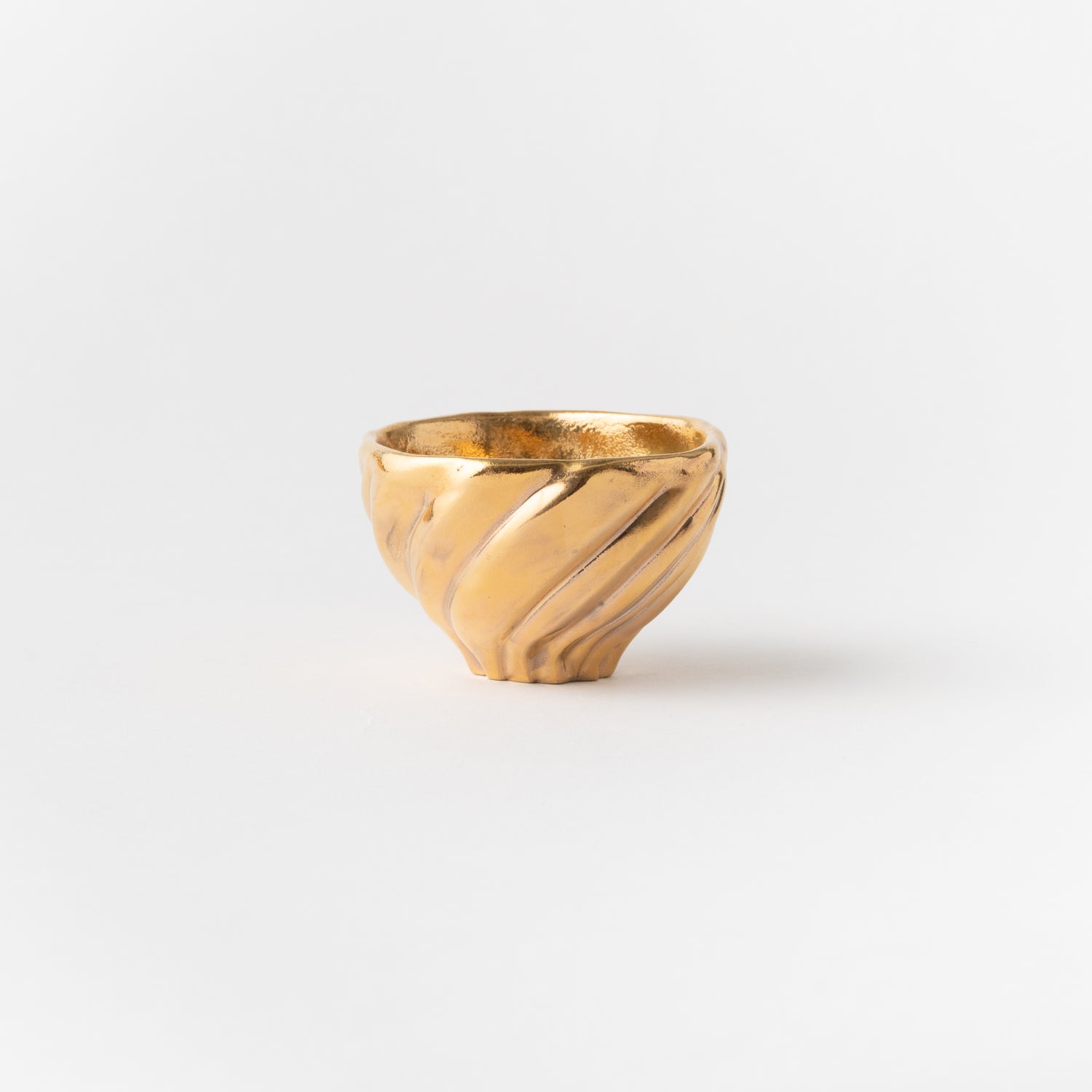 No. 54 Gold Sake Cup / Nami Takahashi