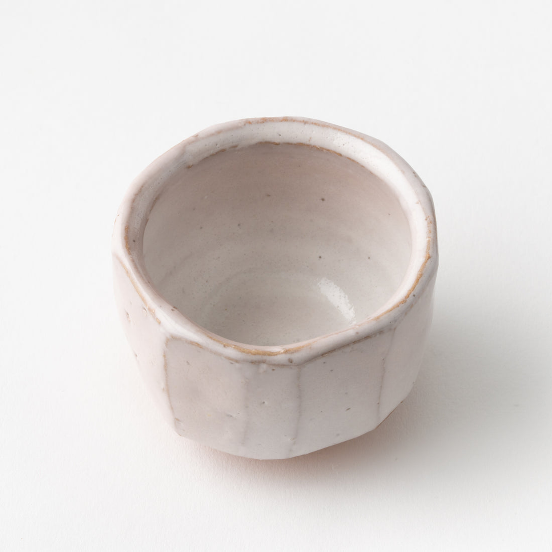 No. 20 White Hagi Yohen Faceted Sake Cup in Box/ Yasushi Okada